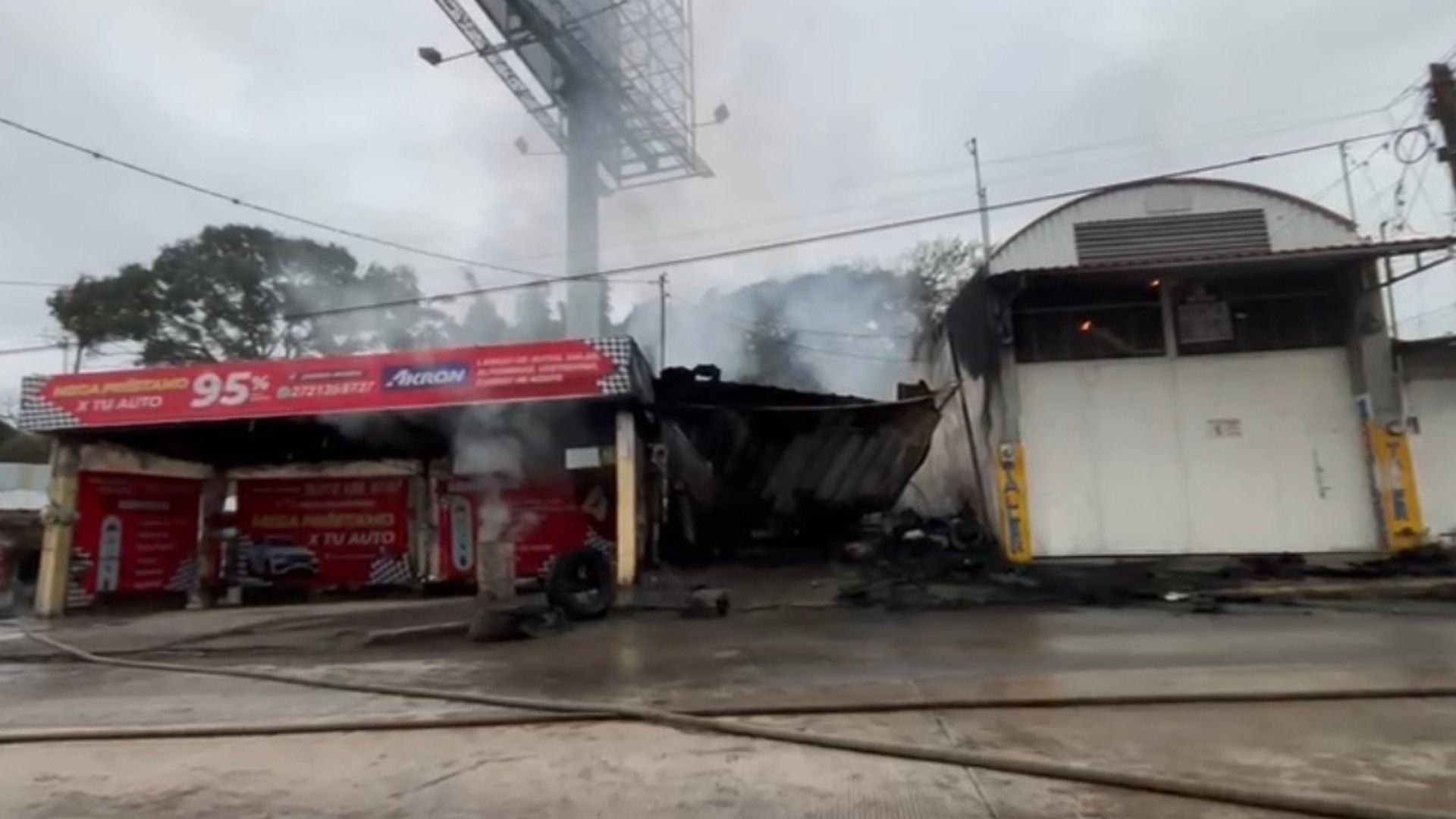 Vulcanizadora quemada en colonia Los Maestros en Córdoba