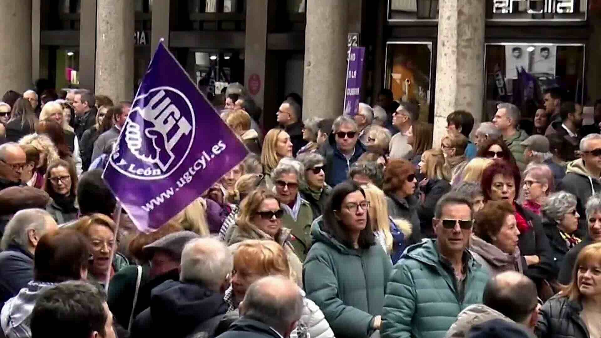 Miles de Mujeres Marchan en Madrid por el 8M Exigiendo Igualdad y Fin ...