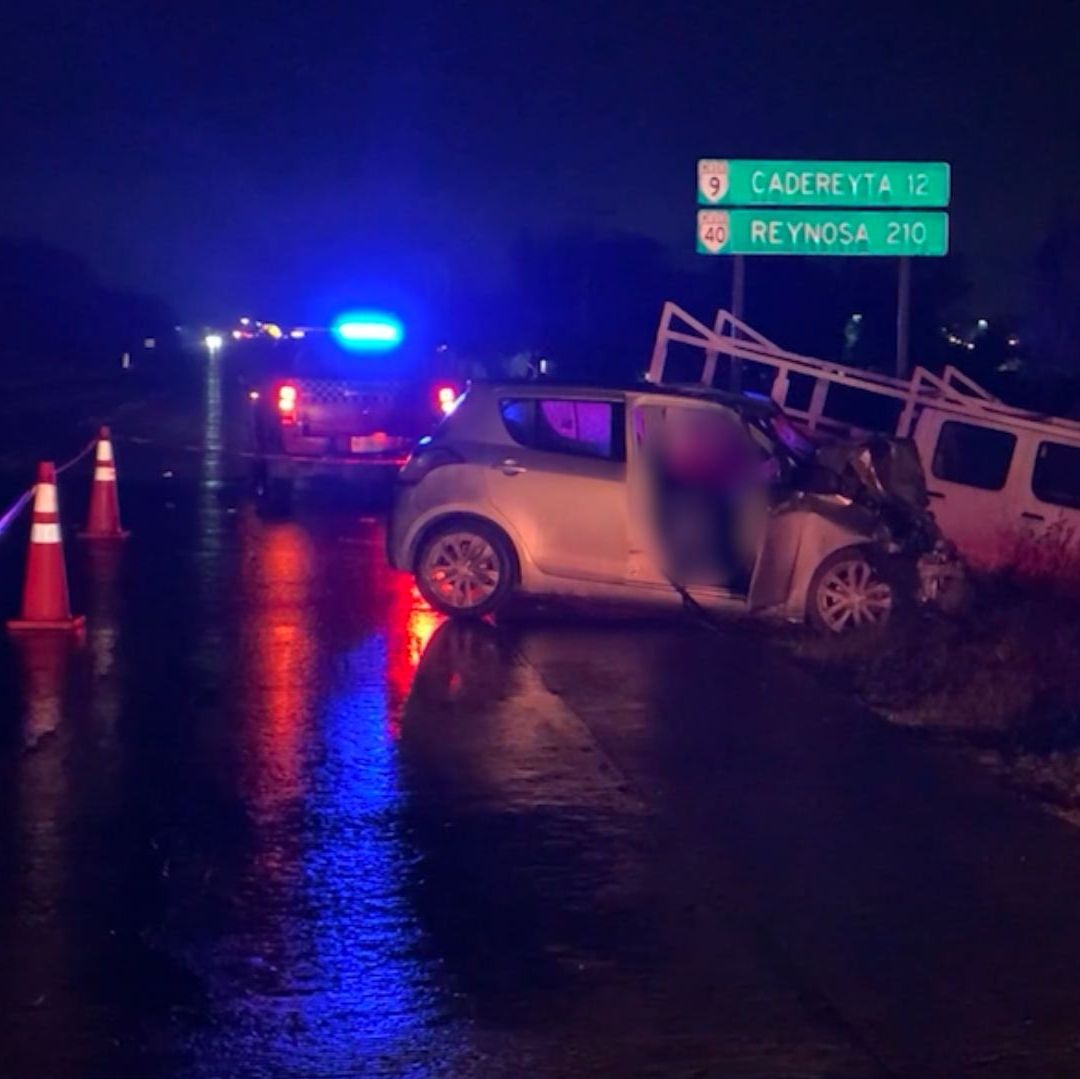 Choque entre camioneta y carro