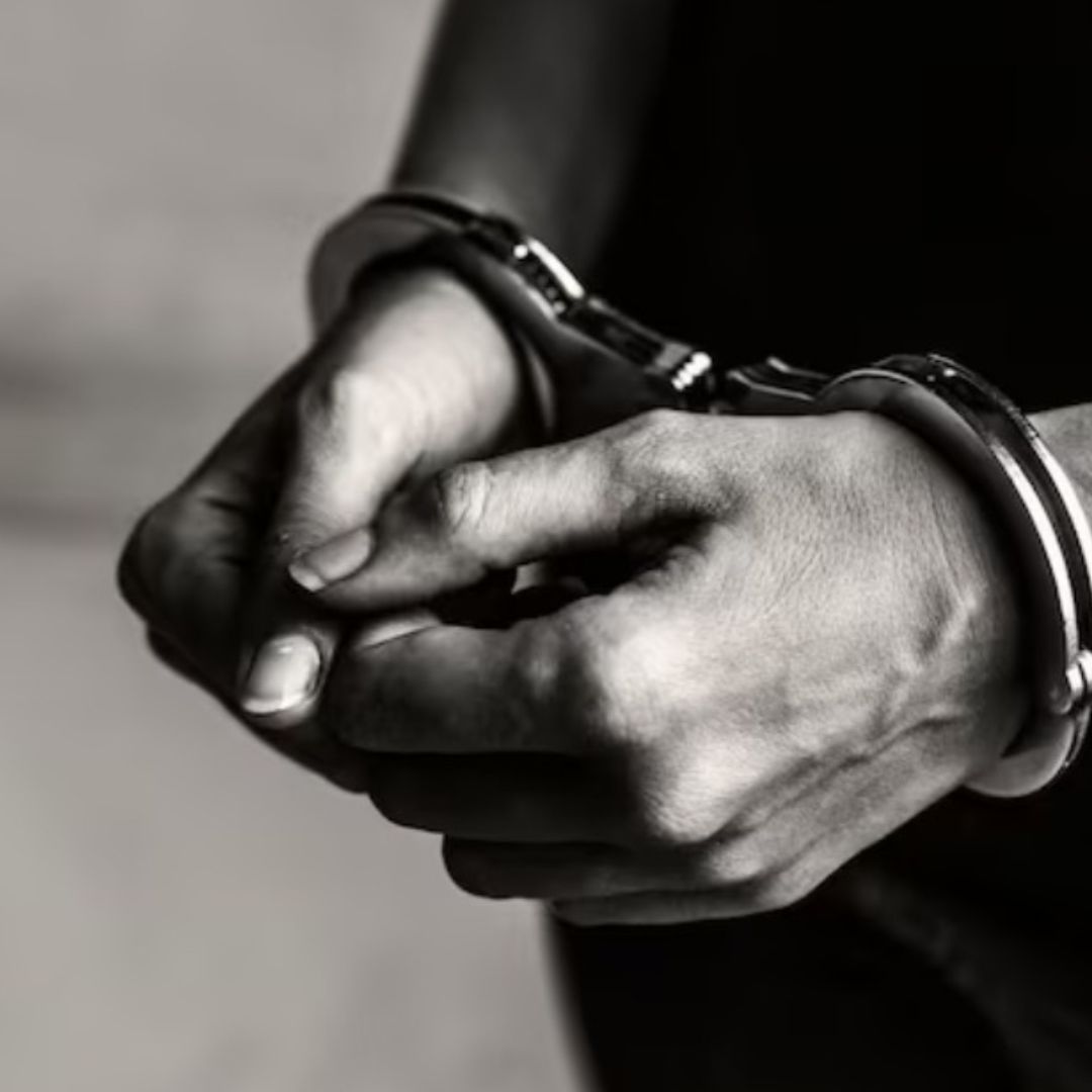 Ganador de reality es detenido por violación.