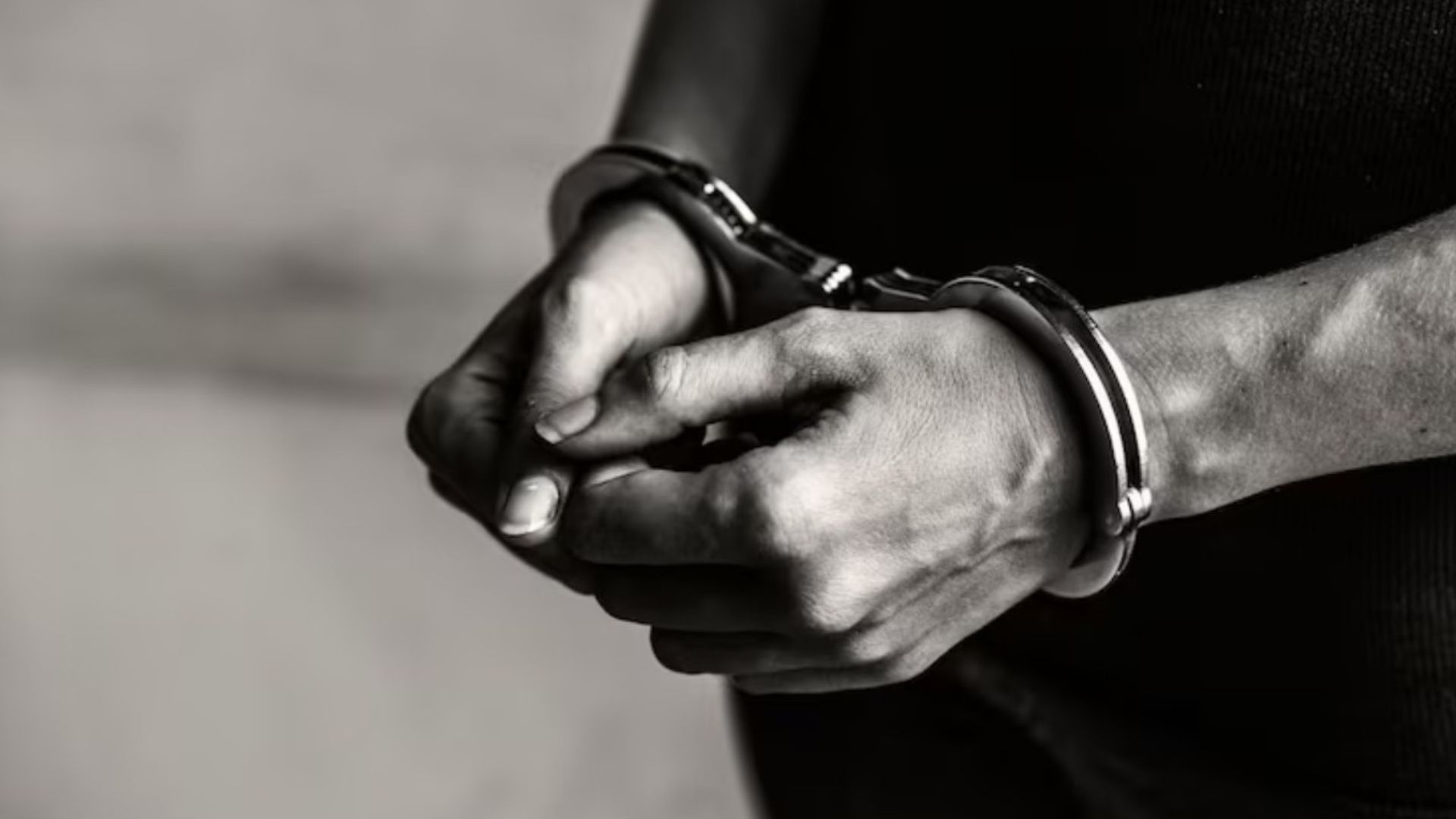 Ganador de reality es detenido por violación.