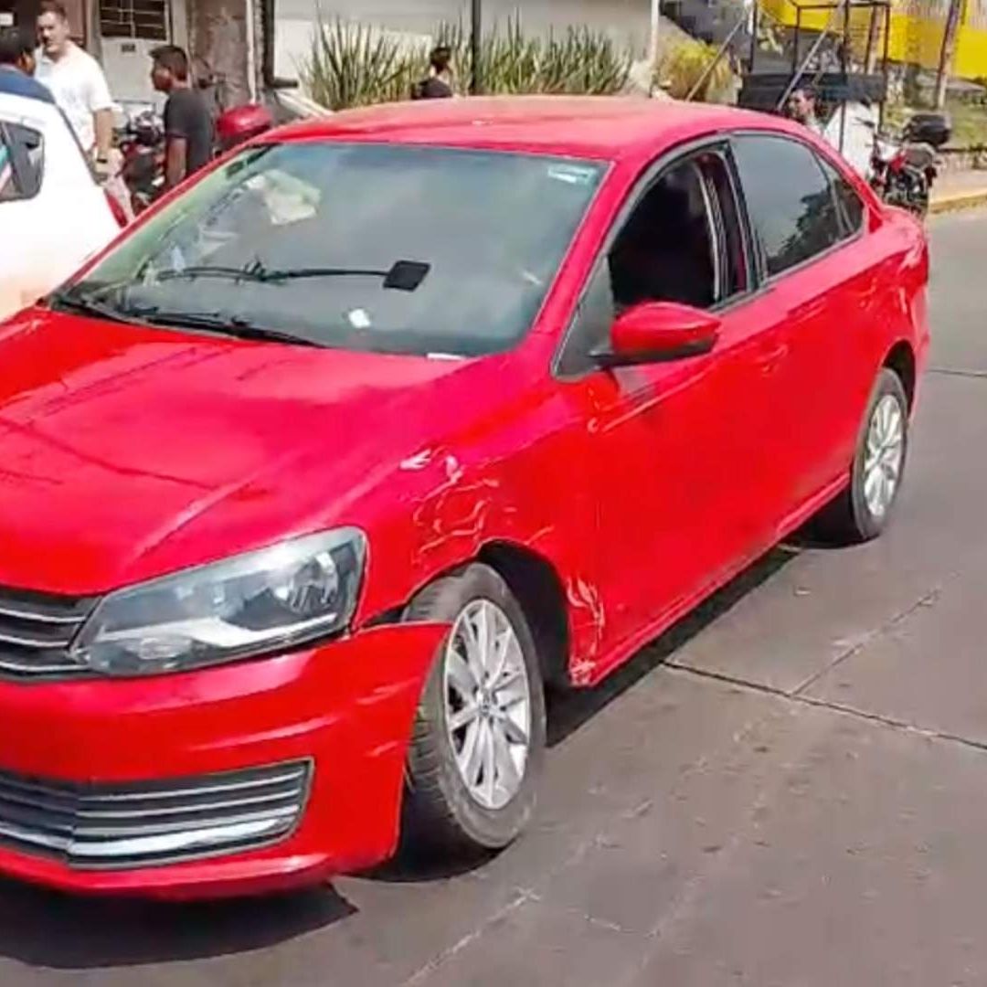 Automóvil Choca Contra Camioneta de Empresa de Cable Cerca de Parque Quinto Centenario Córdoba Veracruz