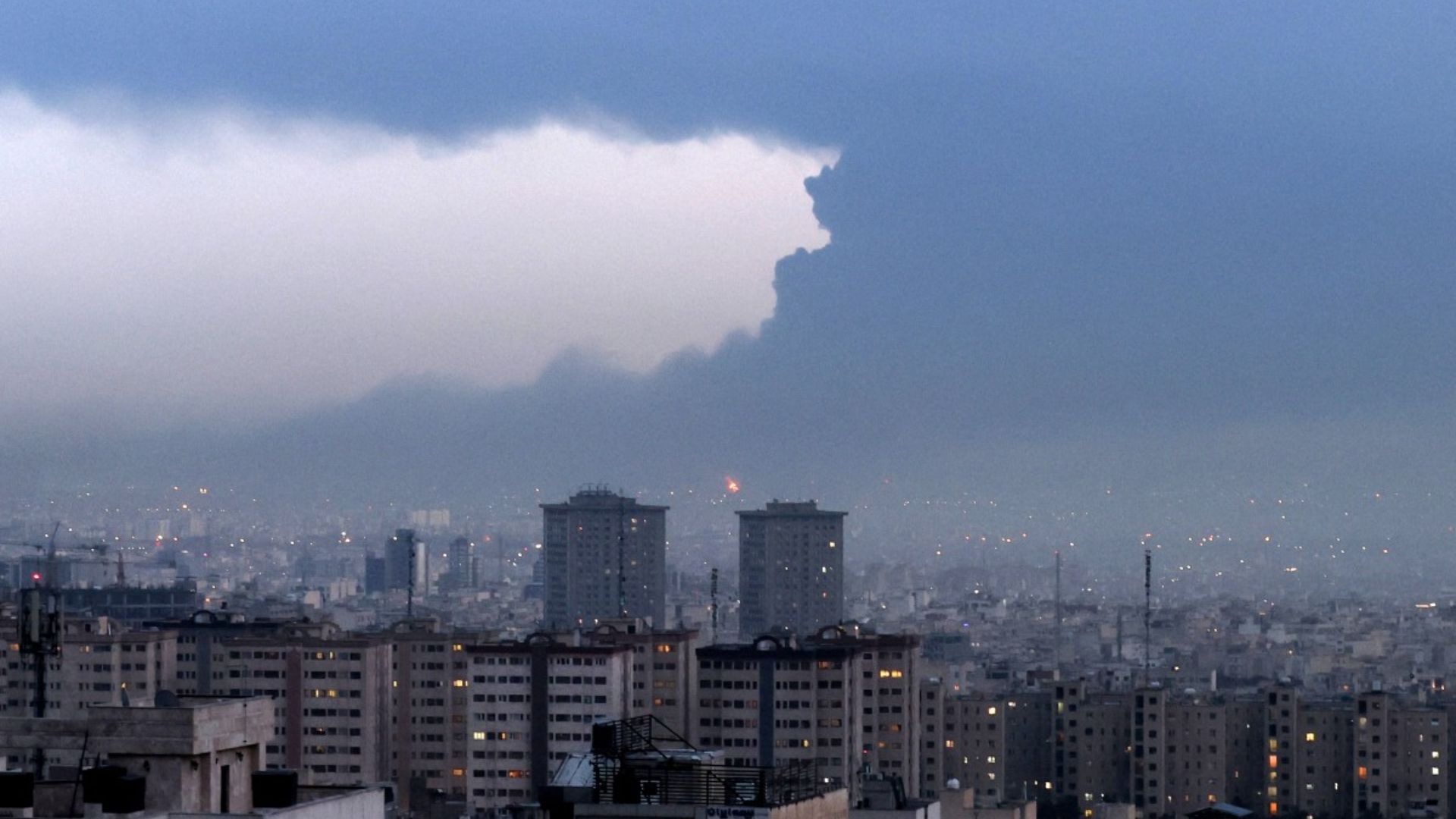 En algunos barrios, el fuerte olor a quemado se sumó a la imagen dantesca.