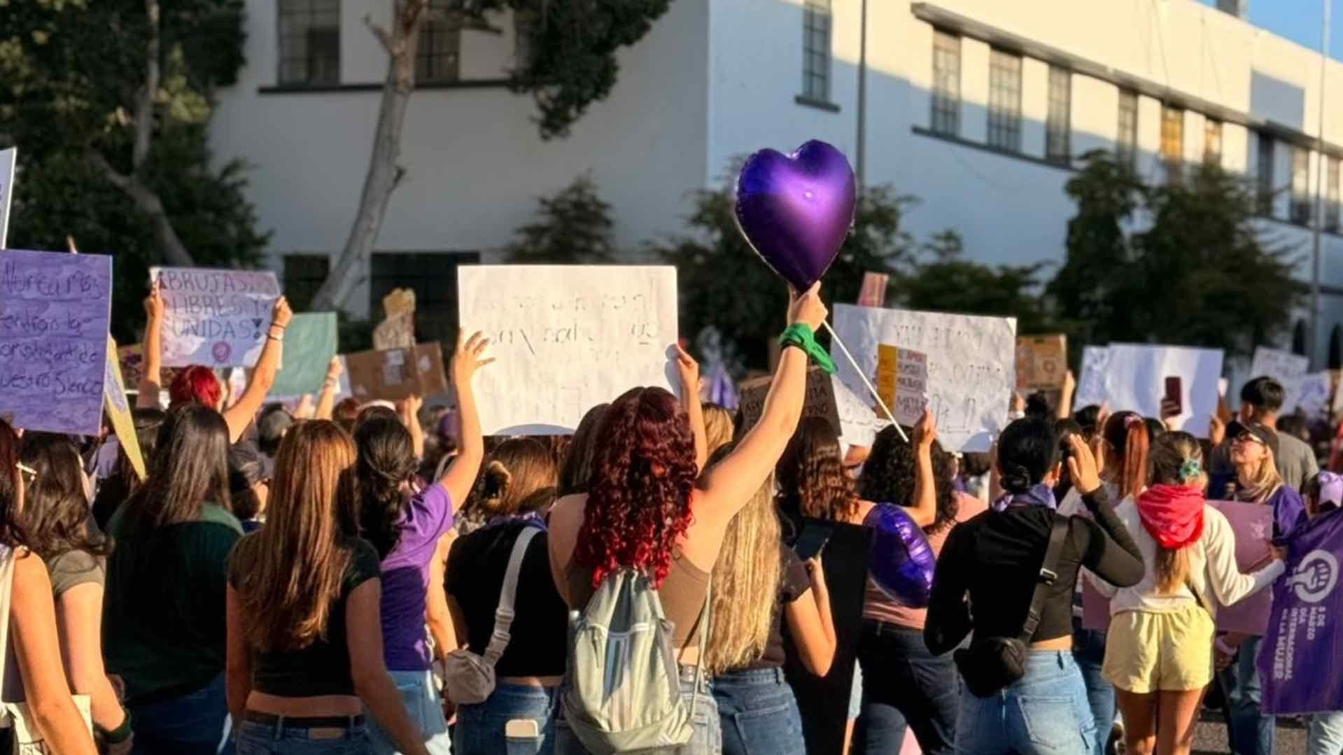 Esto es lo que se Vivió Durante el Recorrido de la Marcha del 8M en Hermosillo, Sonora