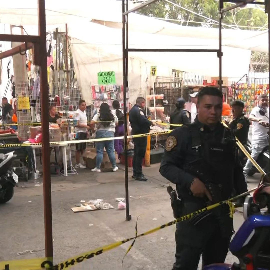 Policías reguardan la zona por balacera en Tepito