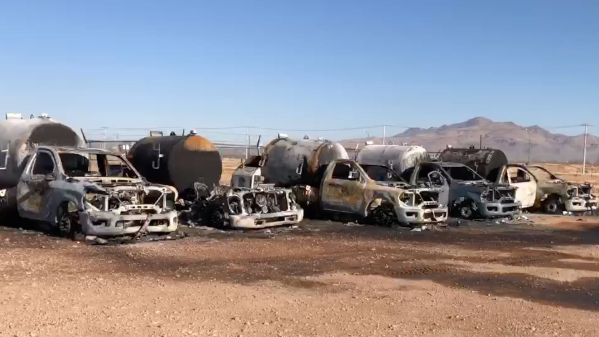 Incendio Consume Siete Pipas de Gas en Aldama, Chihuahua; Evacúan a Cientos de Vecinos