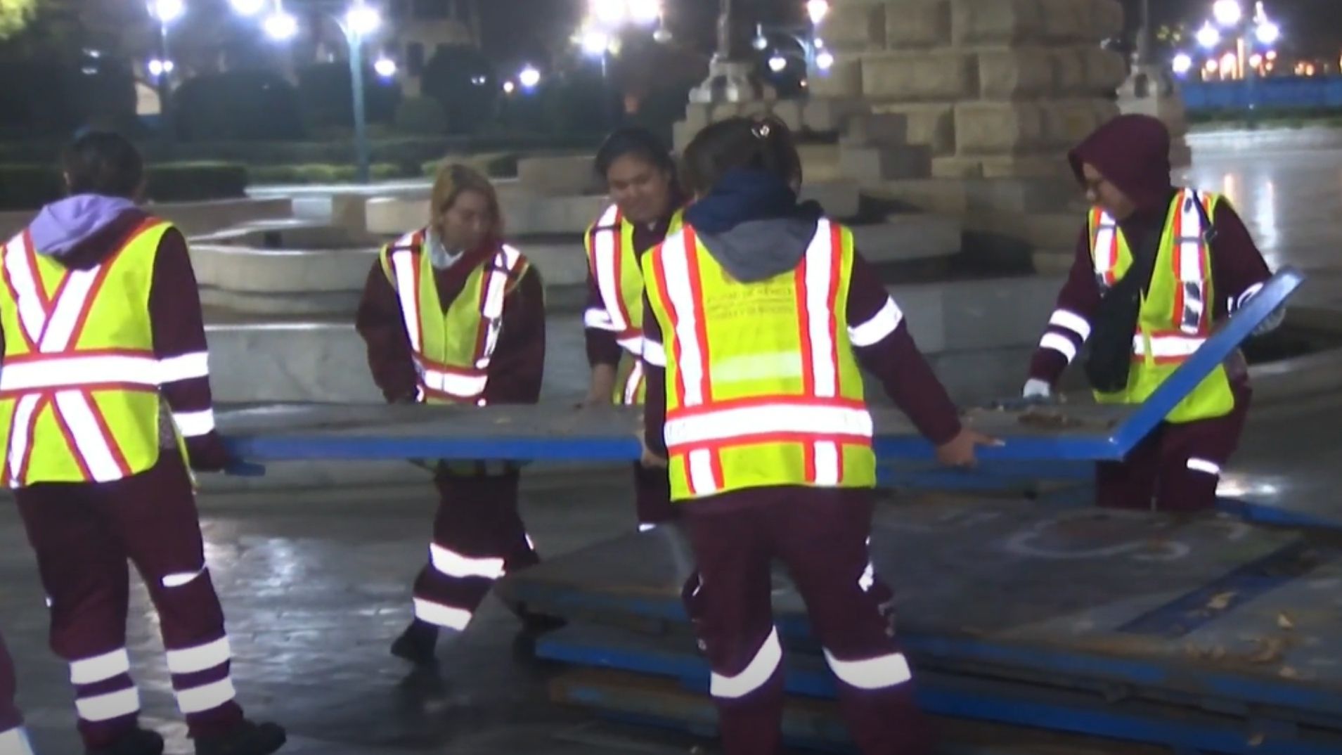Mujeres Trabajadoras de Obras y Servicios Colocan Vallas en CDMX Previo a Movilizaciones por 8M