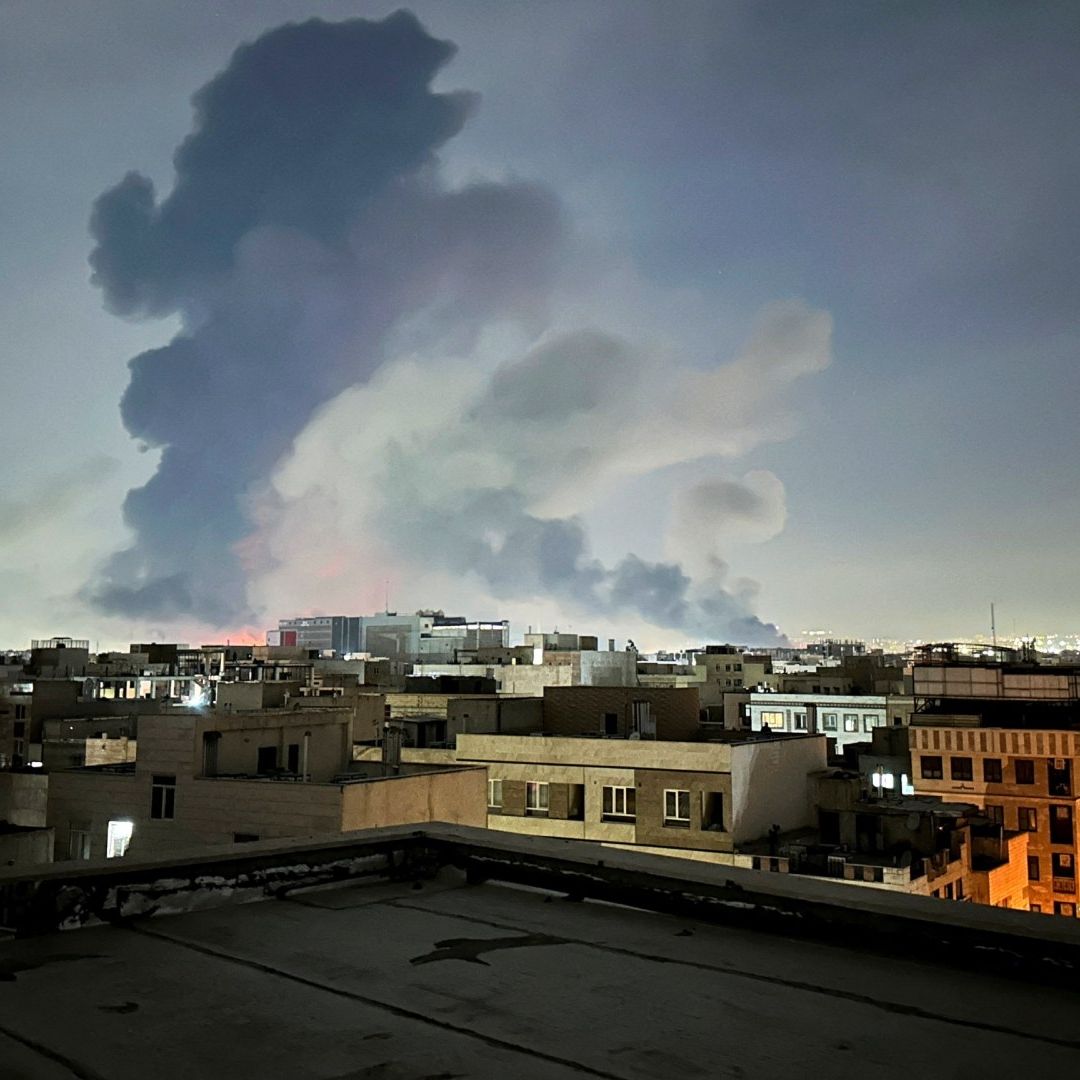 Presidente de Irán Dice Que Su País No Se Rendirá; Anuncia Fin de Ataques a Países Vecinos