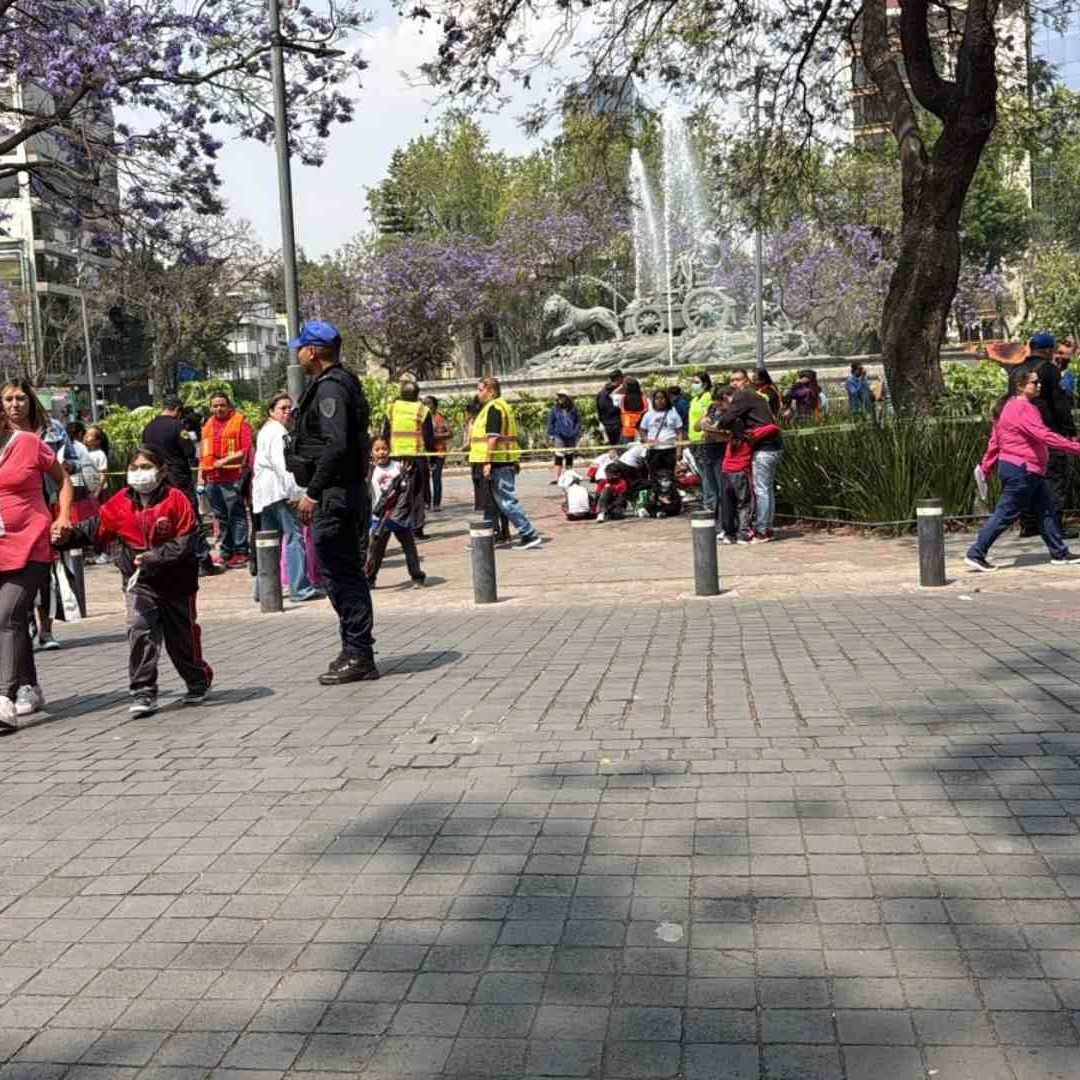 Desalojo de escuelas en la colonia Roma