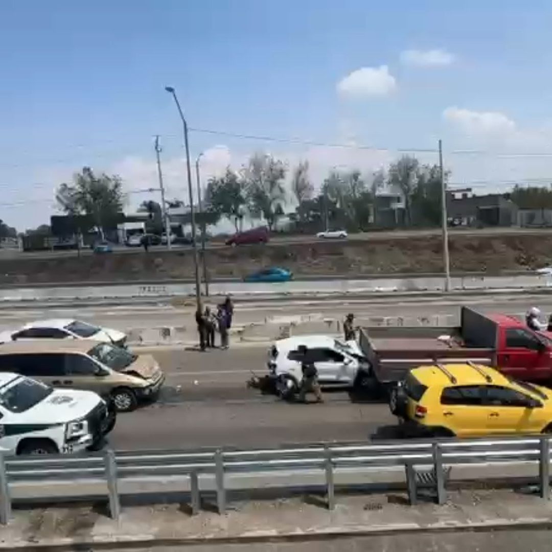 Carambola Choque por Alcance Múltiple en Periférico Ecológico Héroes de Puebla 14 Sur sentido Valsequillo