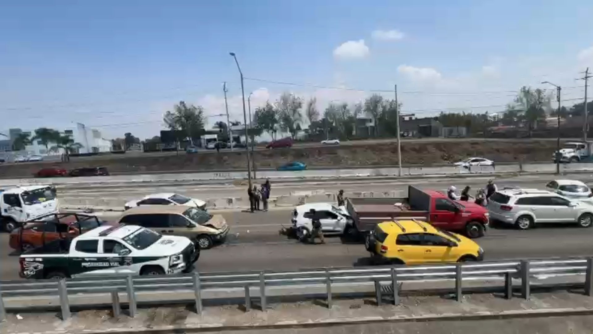 Carambola Choque por Alcance Múltiple en Periférico Ecológico Héroes de Puebla 14 Sur sentido Valsequillo