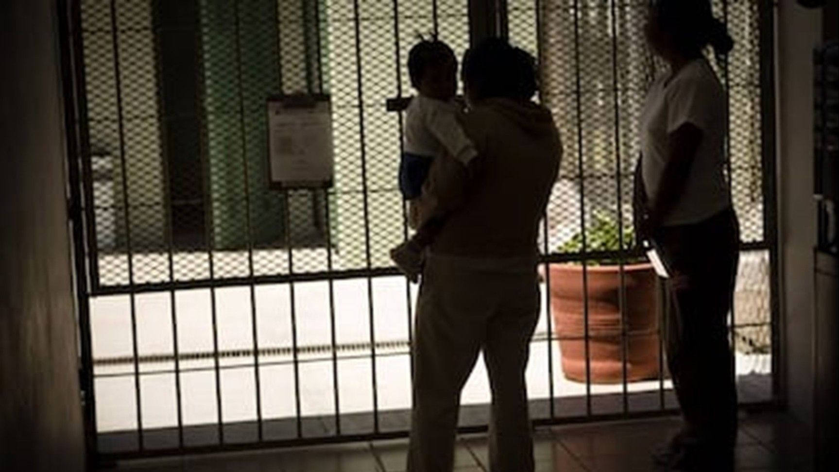 Más de 300 mujeres viven con sus hijos dentro de cárceles en México