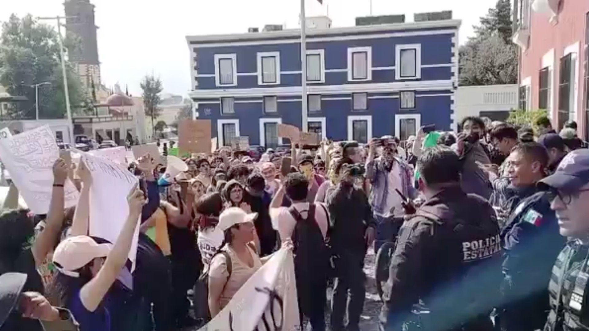 Manifestación Protesta de Ambientalistas contra Cablebús en Casa Aguayo Puebla