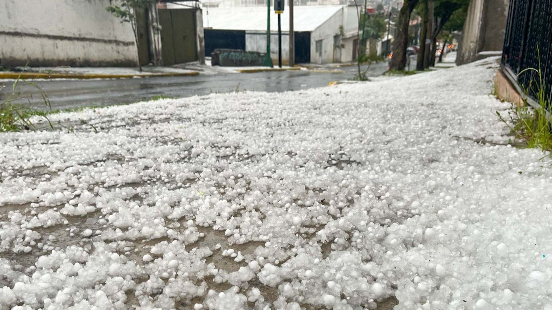 Reporte de Lluvias y Granizo en CDMX Hoy en Tiempo Real: Alcaldías Afectadas y Estaciones del Metro con Servicio Lento
