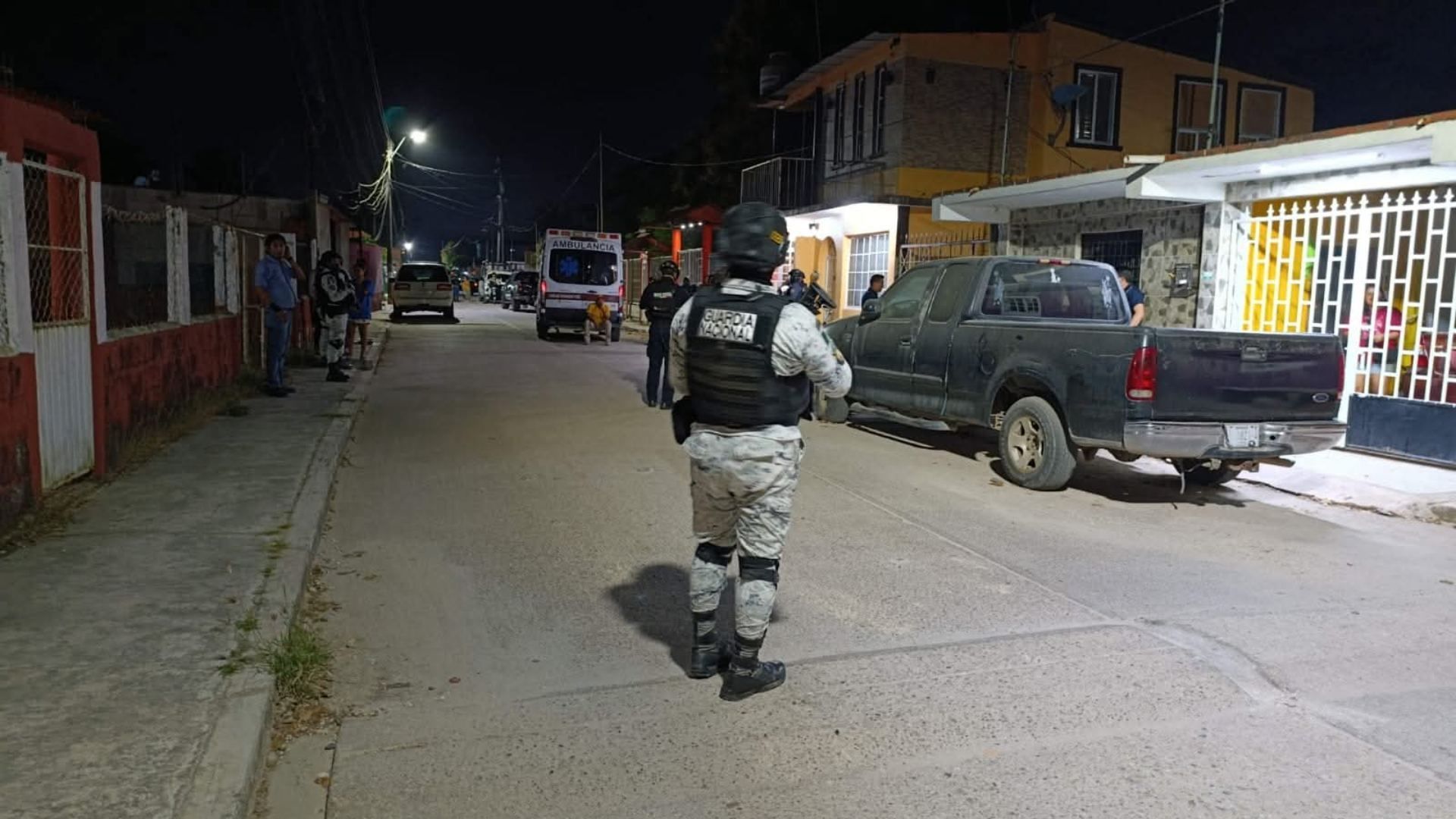 Movilización y ambulancia por asesinato de mujer en vivienda de Las Choapas