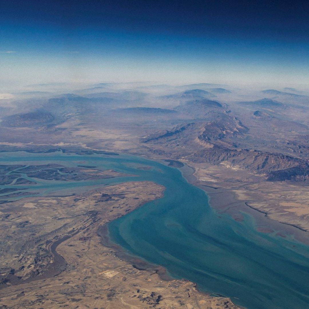 Irán Amenaza de Ataques a Buques de EUA e Israel en Estrecho de Ormuz.