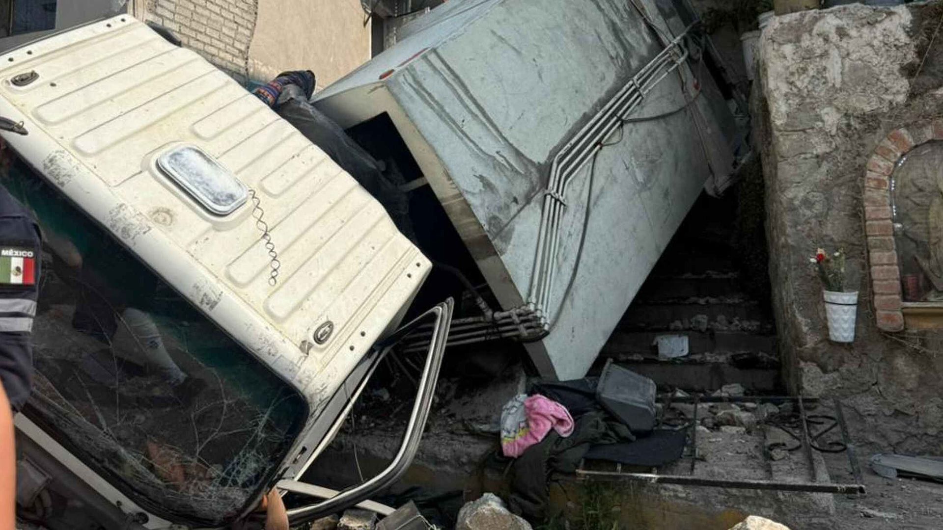 Trágico Accidente Hoy en Naucalpan: Así Quedó el Camión de Carga Tras ...
