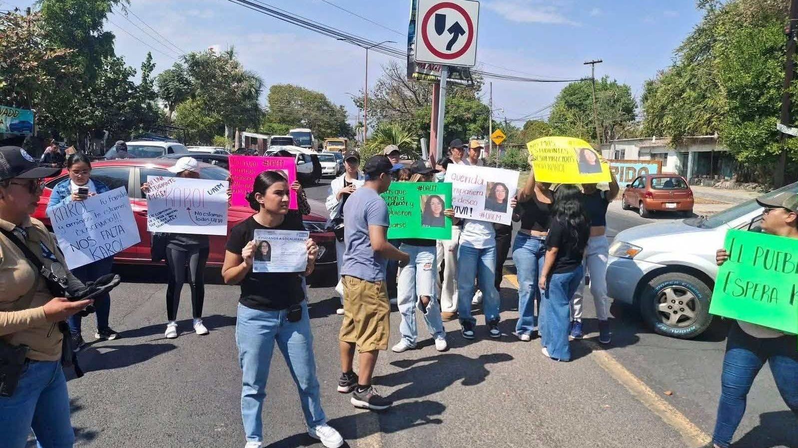 Familiares de Karol Toledo. Foto: Coatetelco Morelos Oficial