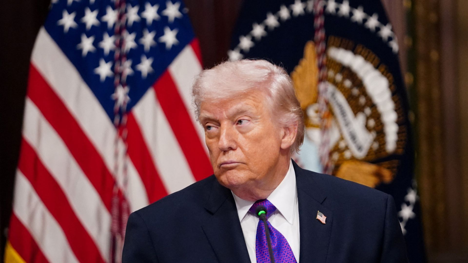 Juez señala que empresas tienen derecho a reembolsos por aranceles de Trump.