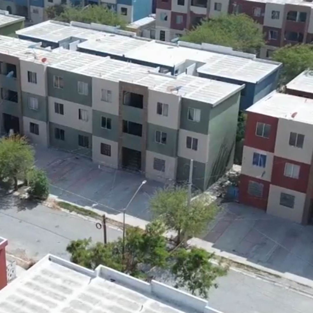 Autoridades de Forense en Edificio de Departamentos en García