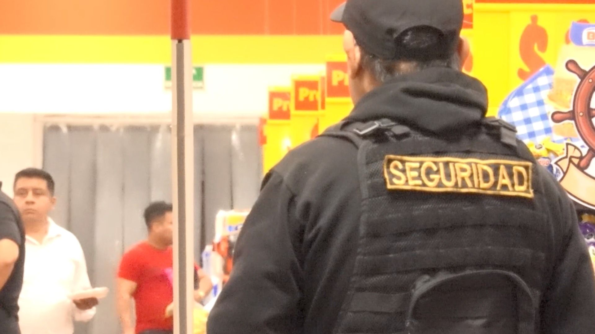 Resguardan supermercado