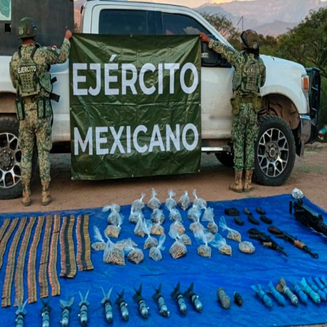 Aseguran Vehículo Blindado, Armas y Explosivos en Sinaloa Durante Sobrevuelos