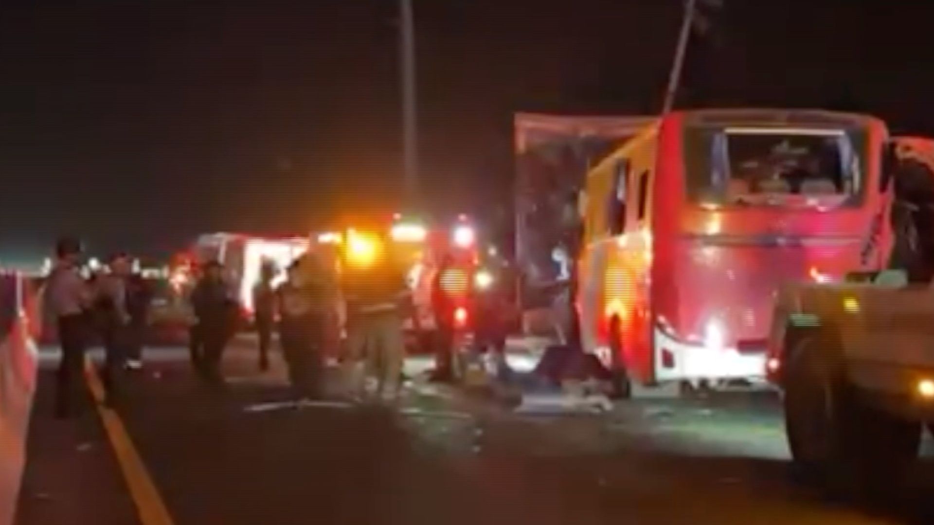 Un Muerto y 20 heridos Dejó un Choque Entre un Camión y la Caja de un Tráiler en Irapuato. Foto: N+