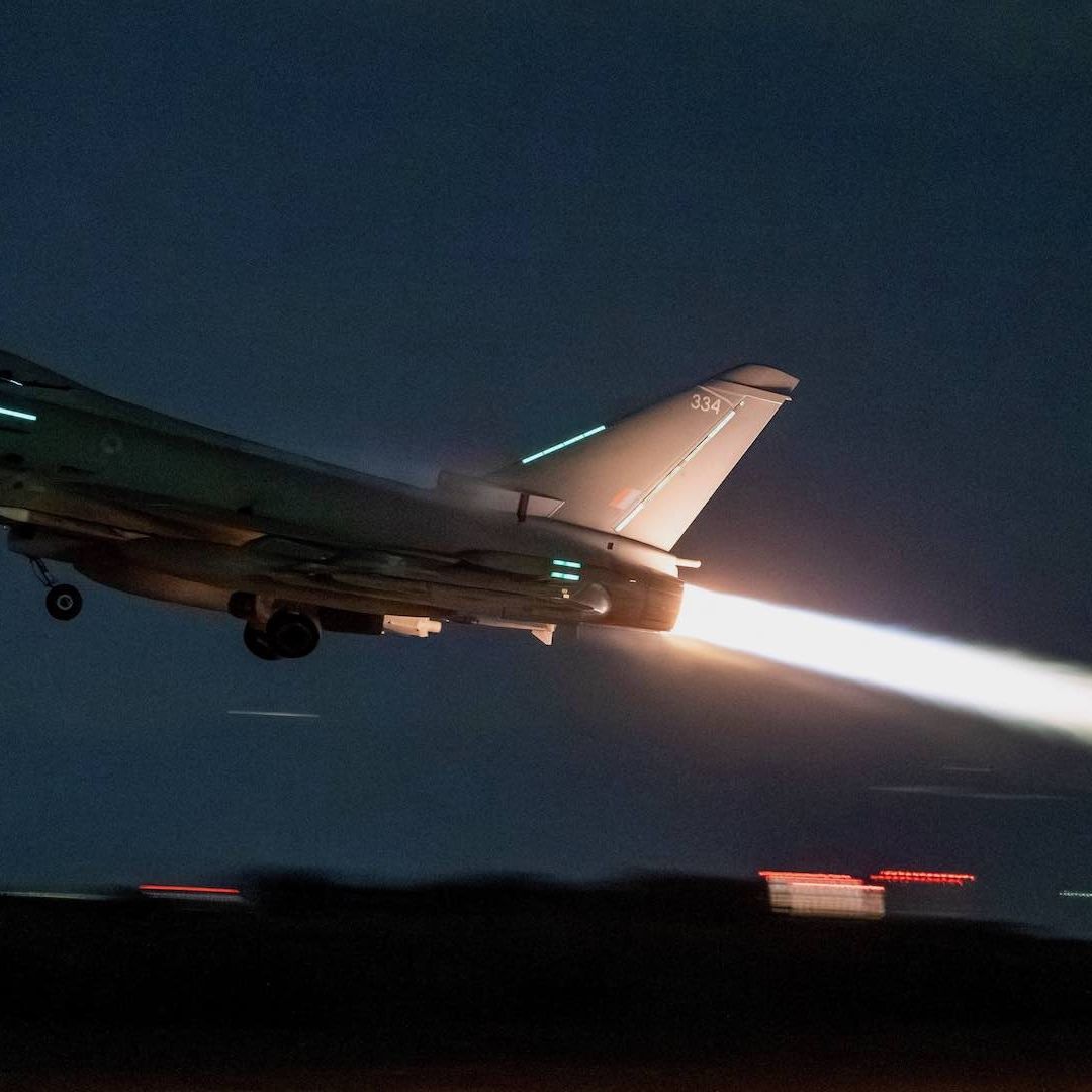 Un avión Typhoon de Reino Unido despega desde un punto del Medio Oriente