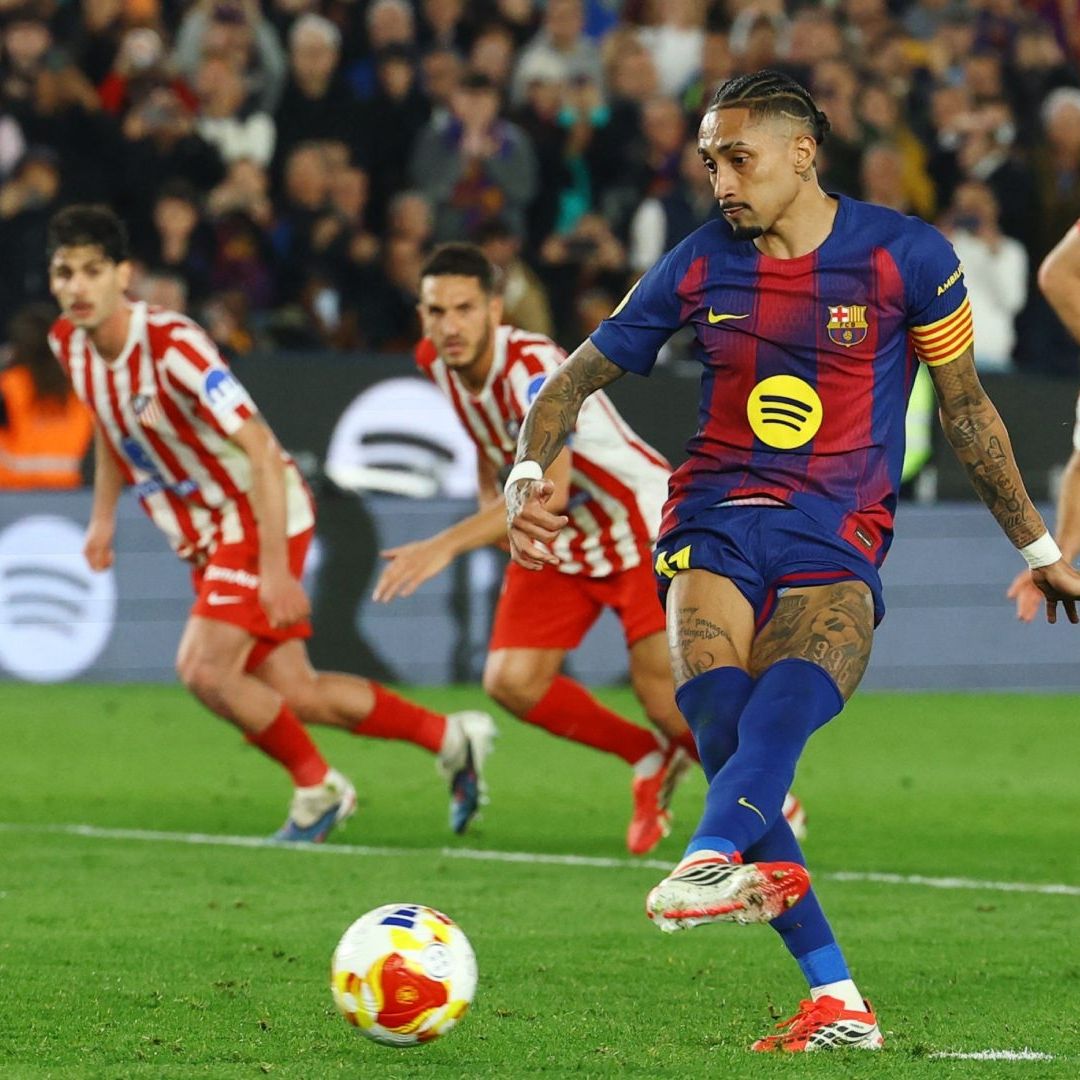 Raphinha marcó el segundo gol del Barcelona desde el manchón de penalti.