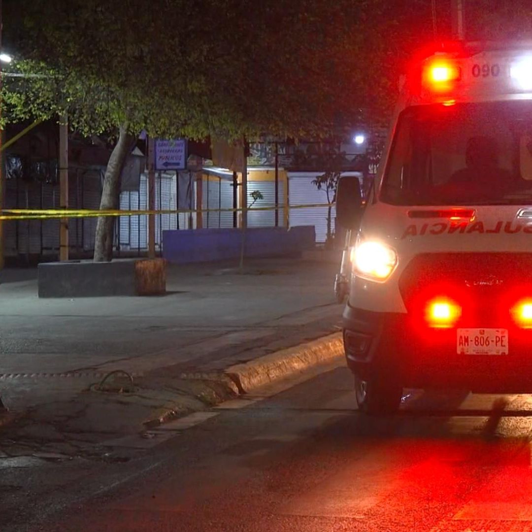 Ambulancia de la Cruz Roja en el Centro de Monterrey