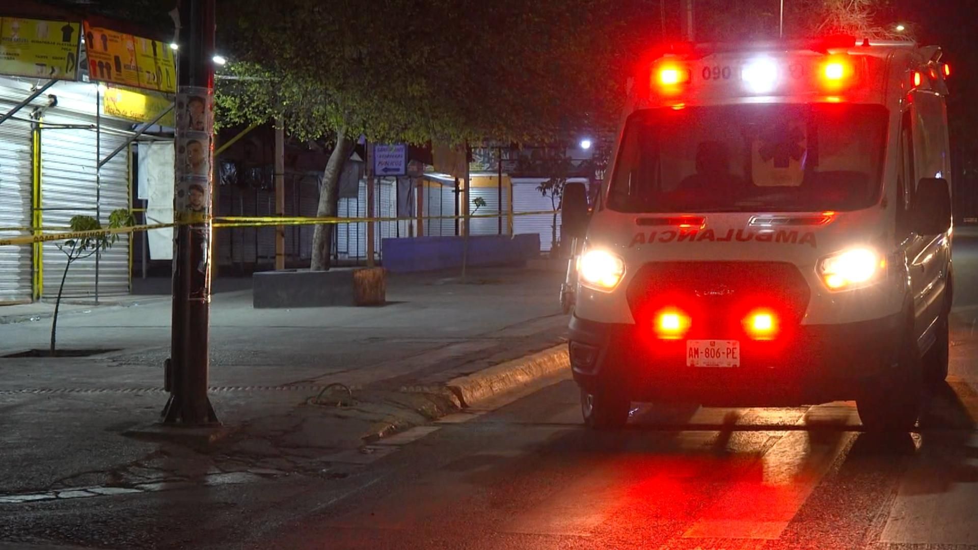 Ambulancia de la Cruz Roja en el Centro de Monterrey