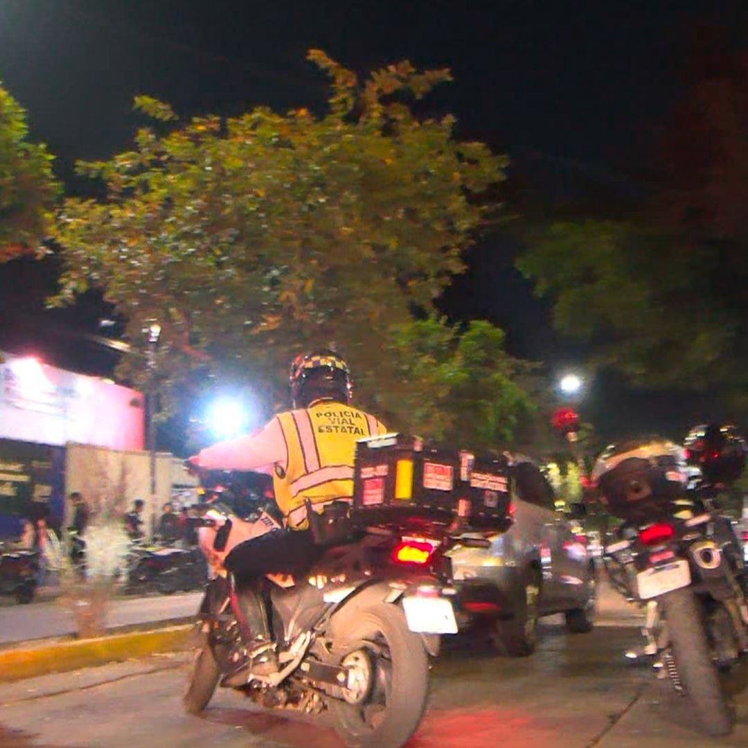 Padre de Familia y Estudiante Pelean Afuera de Preparatoria de Guadalajara