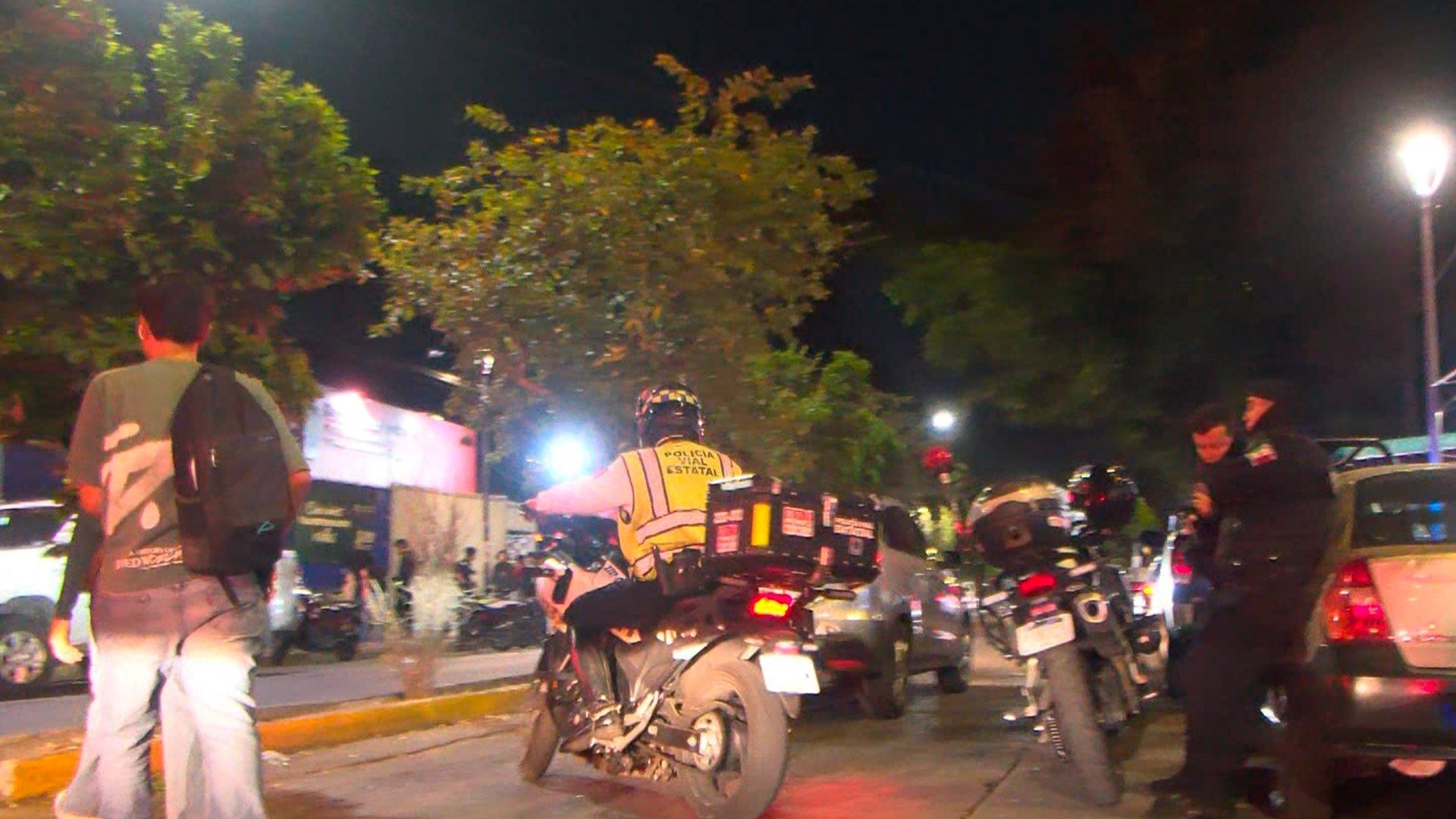 Padre de Familia y Estudiante Pelean Afuera de Preparatoria de Guadalajara