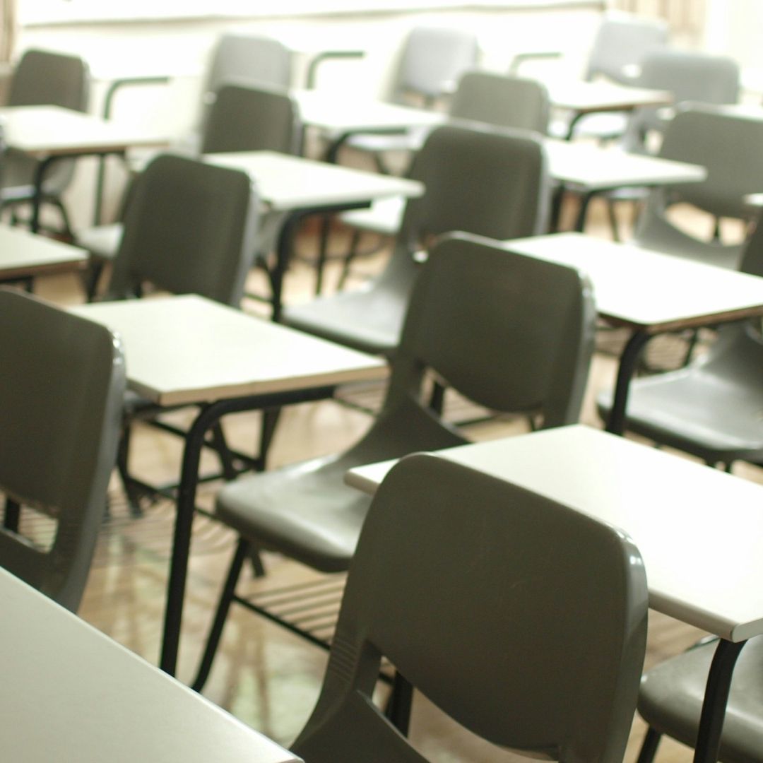 Maestro de Secundaria Muere Luego de Broma Fallida de sus Estudiantes