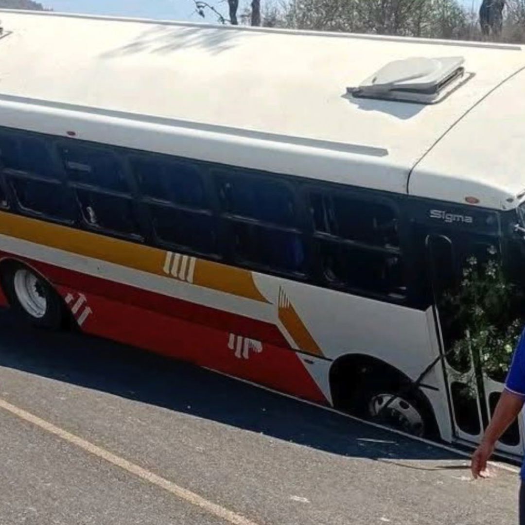 Choque Accidente Autobús Pasajeros Frenos Cerro Curvas de Pala Coxcatlán Puebla