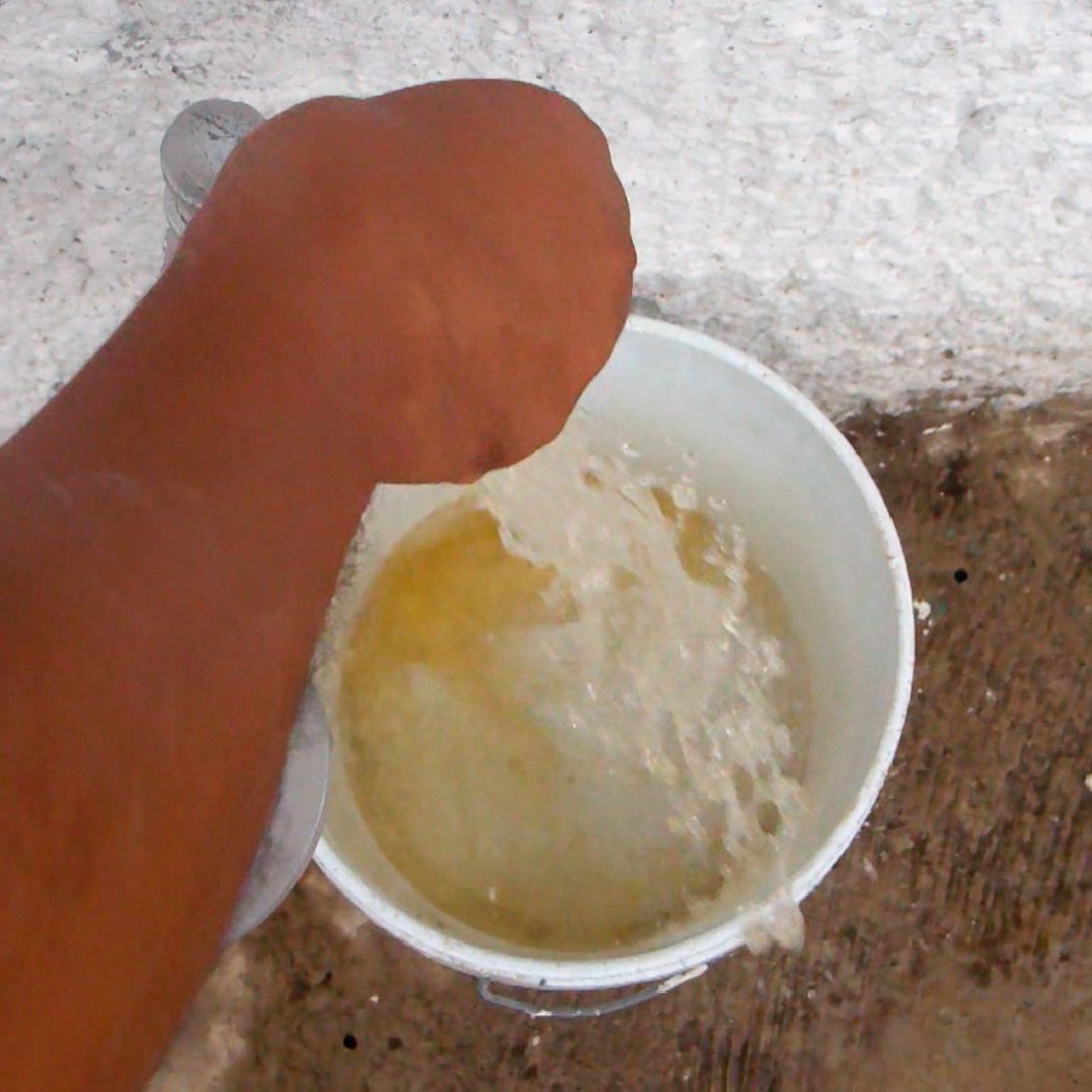 Descargan aguas residuales a tuberías del Siapa