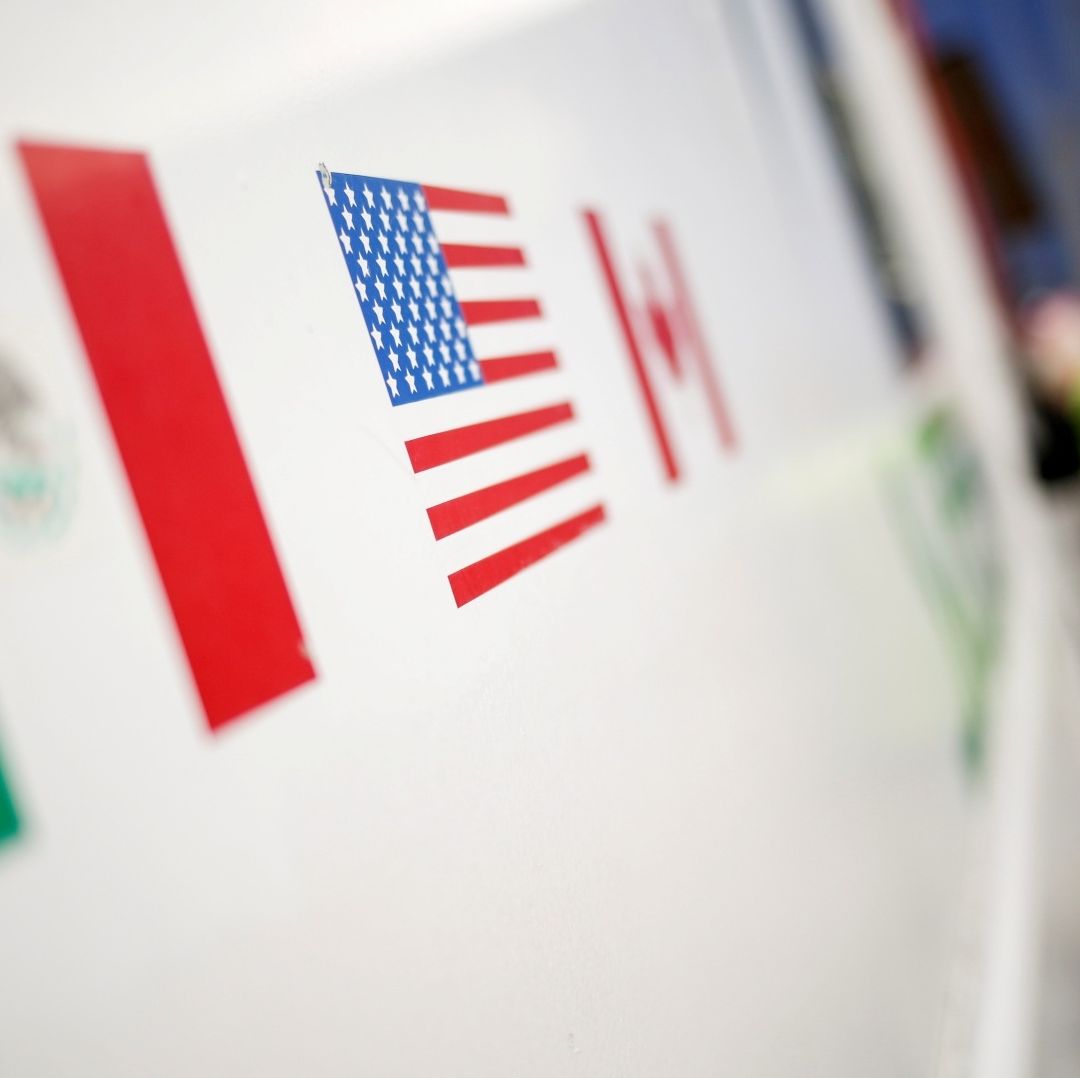 Banderas de México, Estados Unidos y Canadá, integrantes del T-MEC