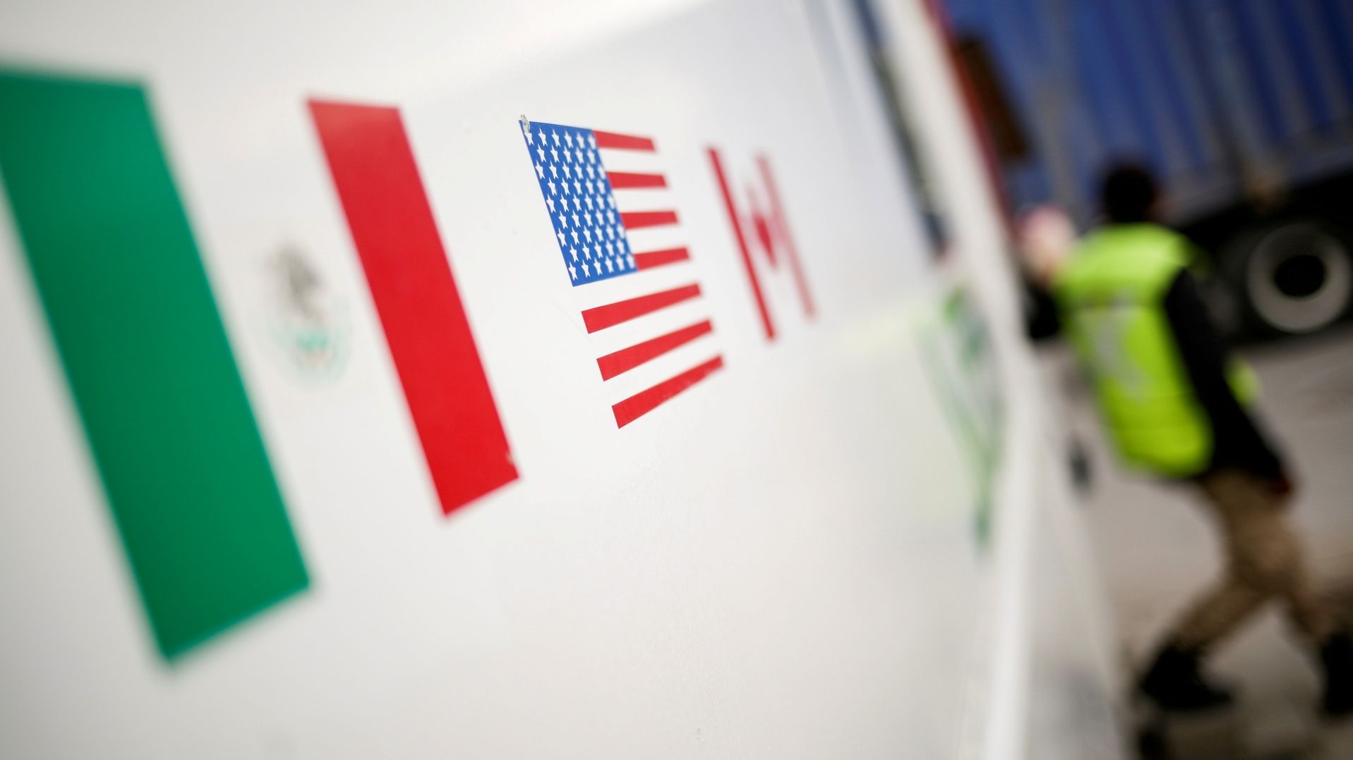 Banderas de México, Estados Unidos y Canadá, integrantes del T-MEC
