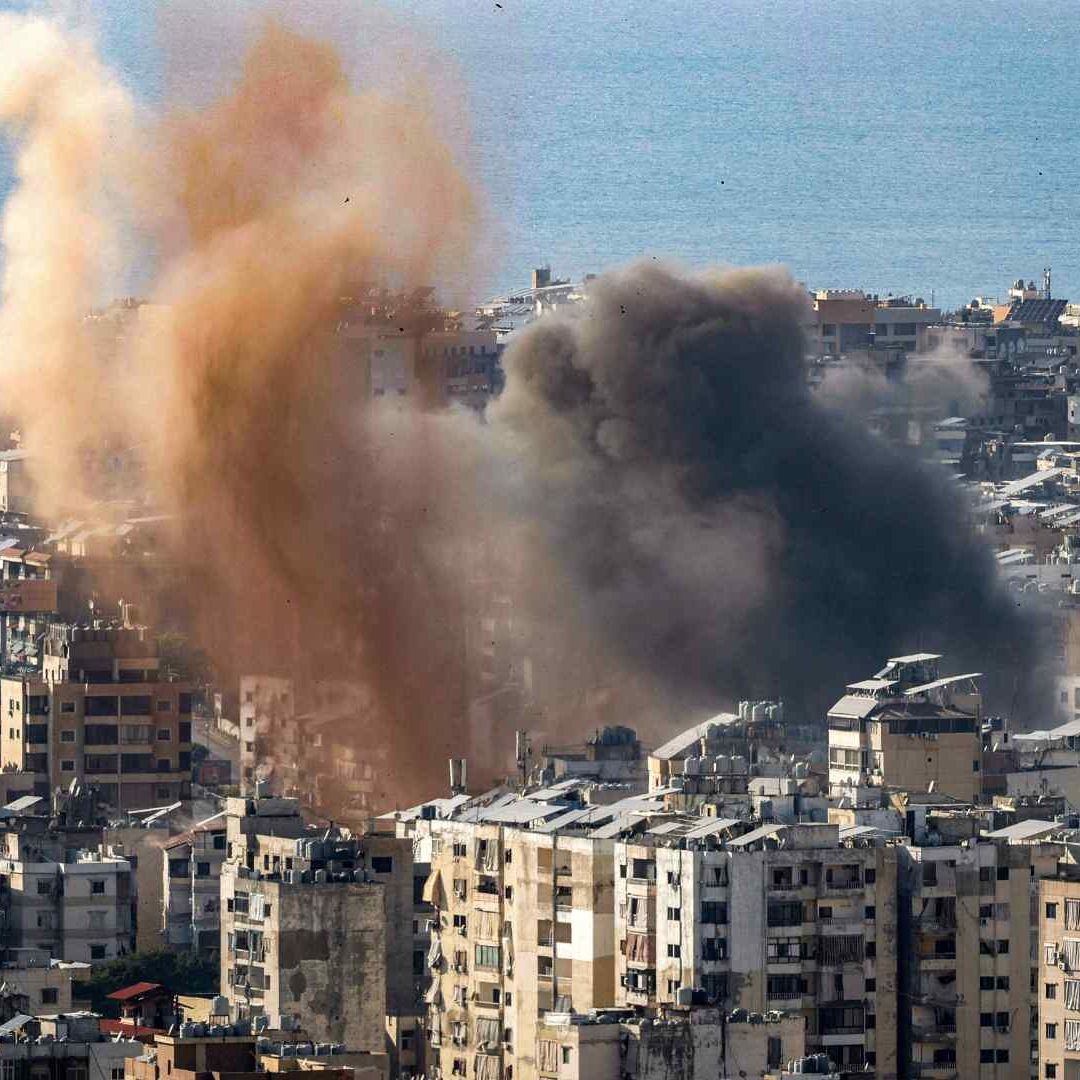 Ataque aéreo israelí en los suburbios del sur de la capital libanesa, Beirut.