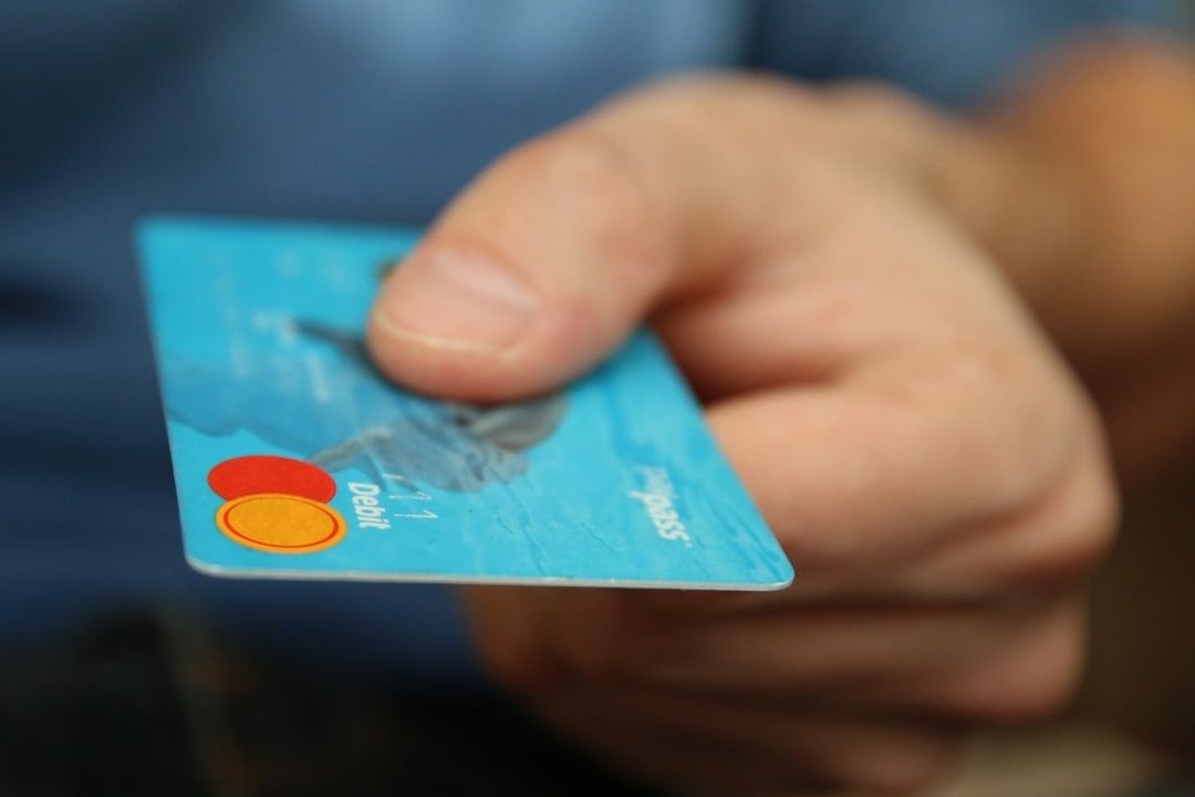 Por esta razón el banco podría bajar el límite de tu tarjeta de crédito