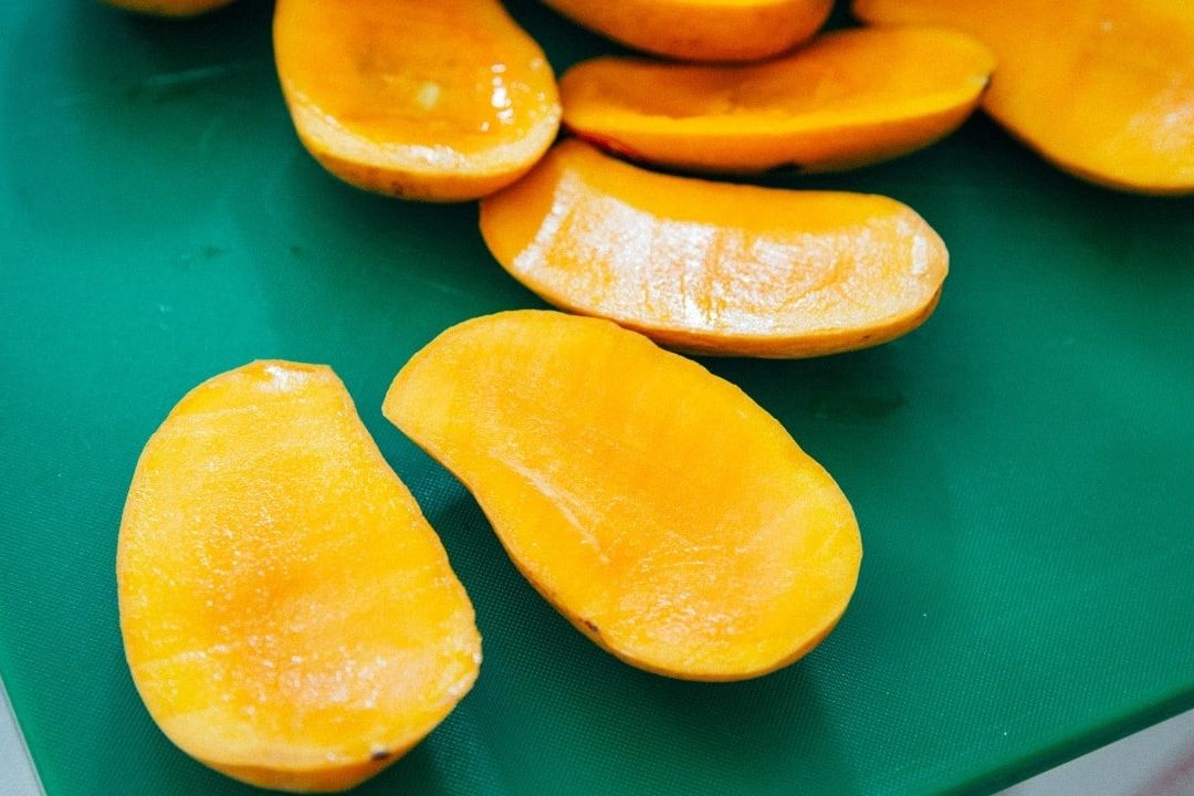 Así puedes aprovechar la cáscara de mango para tu cuidado personal