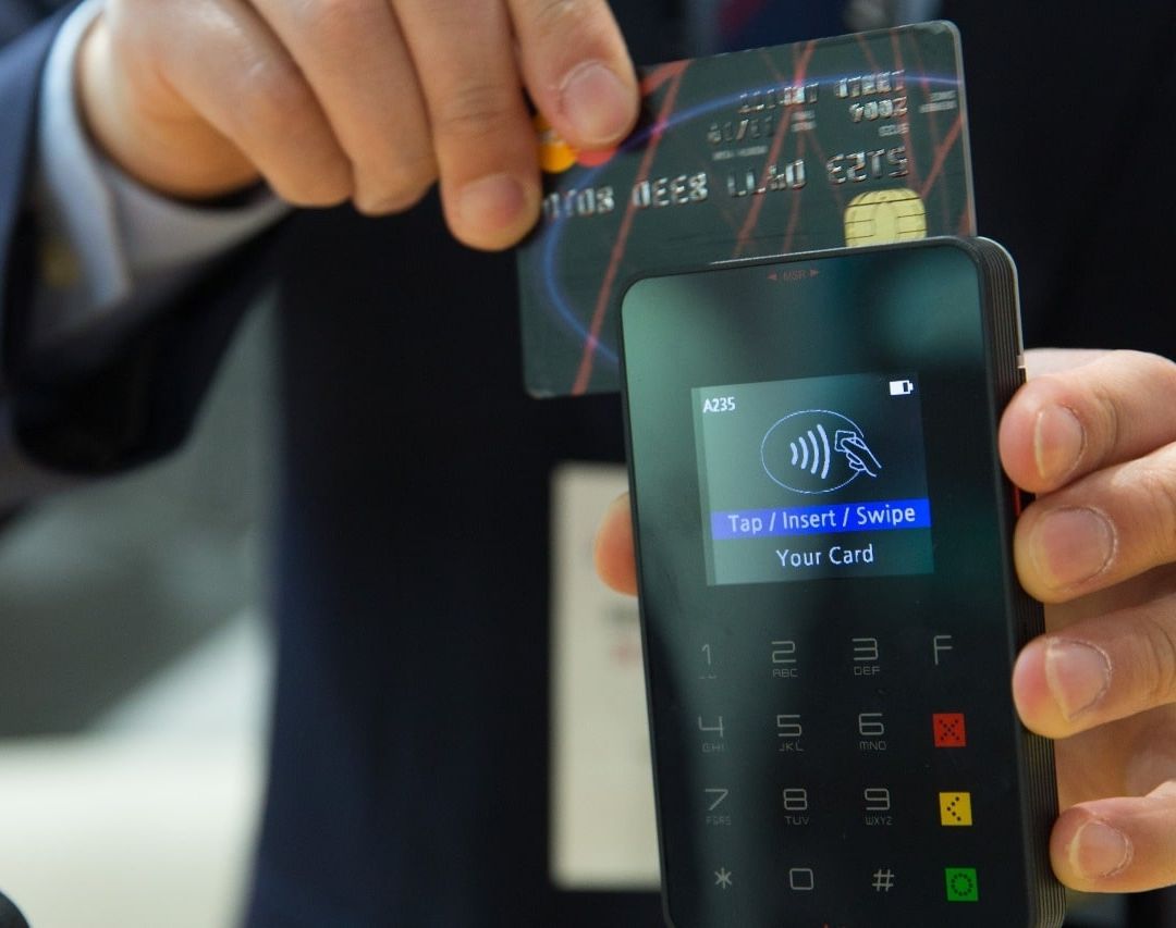 ¿Cuáles son las ventajas y desventajas de tramitar una tarjeta a través de una fintech?