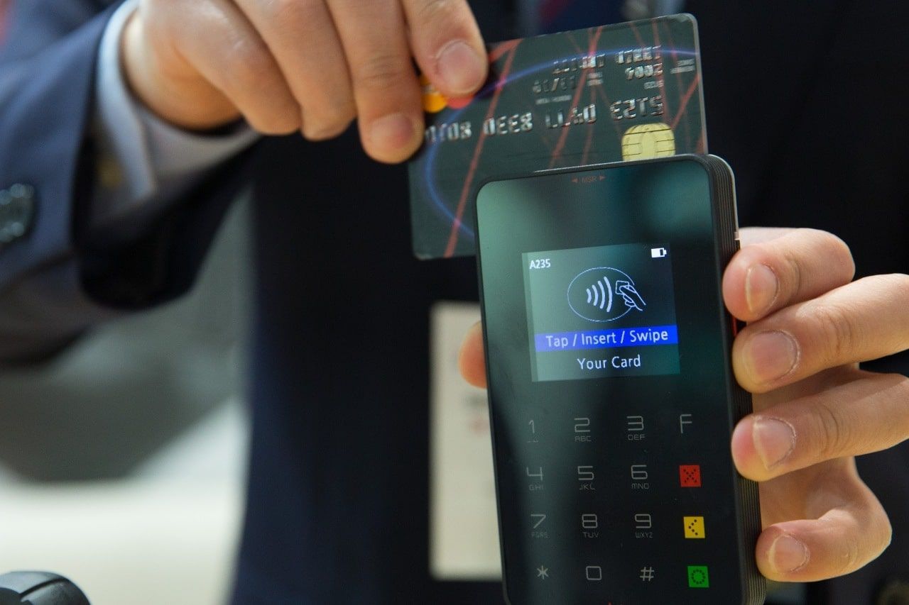 ¿Cuáles son las ventajas y desventajas de tramitar una tarjeta a través de una fintech?
