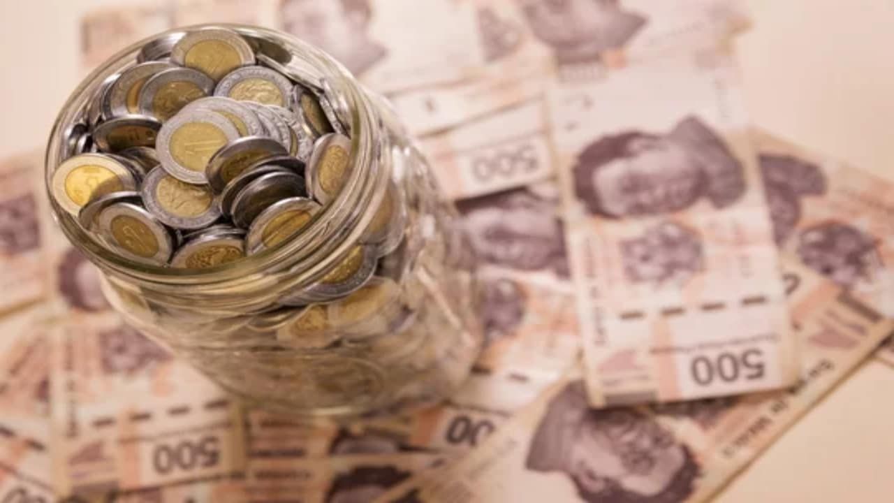 Así puedes cambiar tus monedas por billetes en el banco