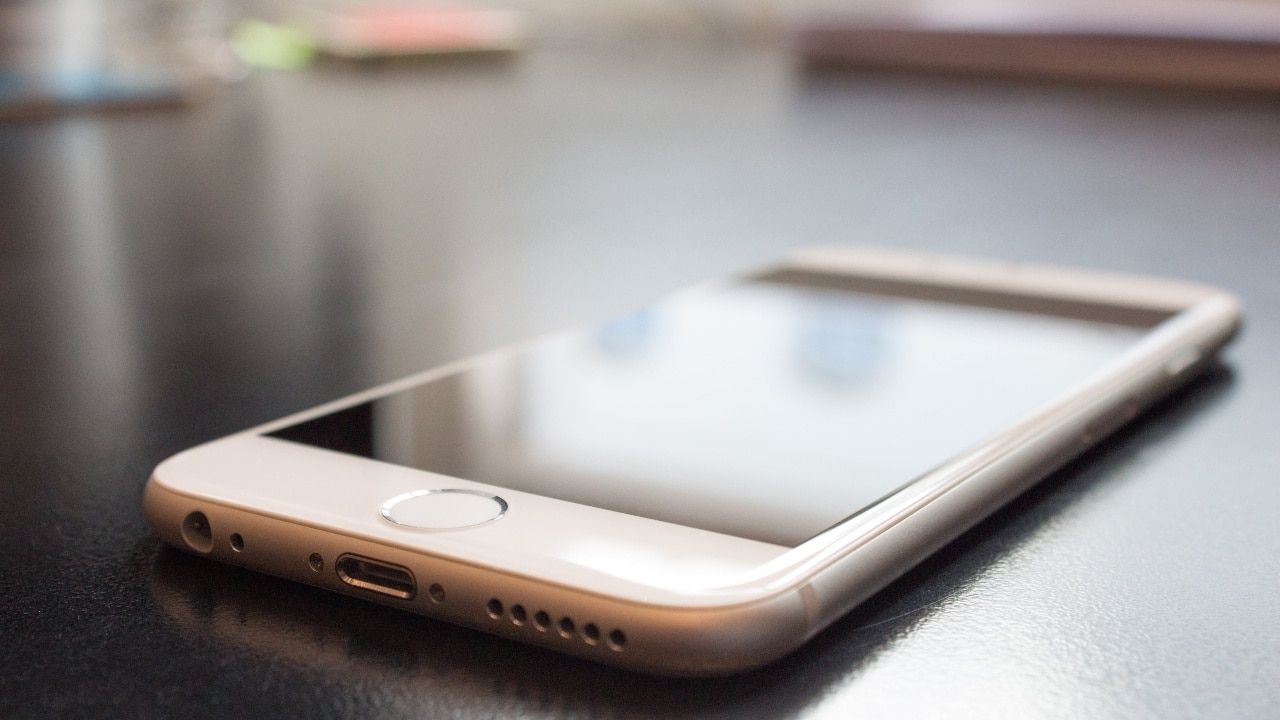 ¿Cómo limpiar las bocinas de tu teléfono y dejarlas como nuevas?