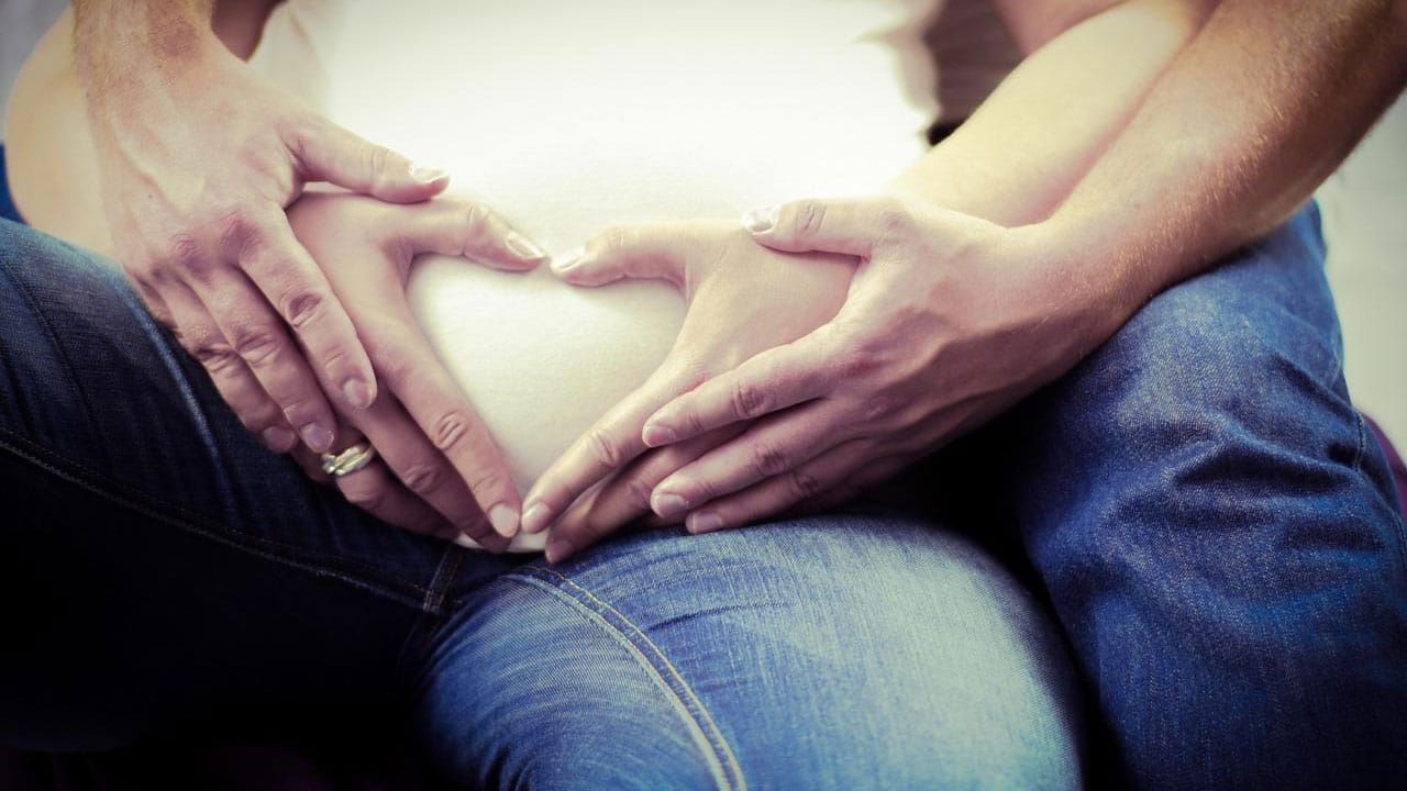 IMSS: ¿Cuántos días te dan de incapacidad por maternidad o paternidad?