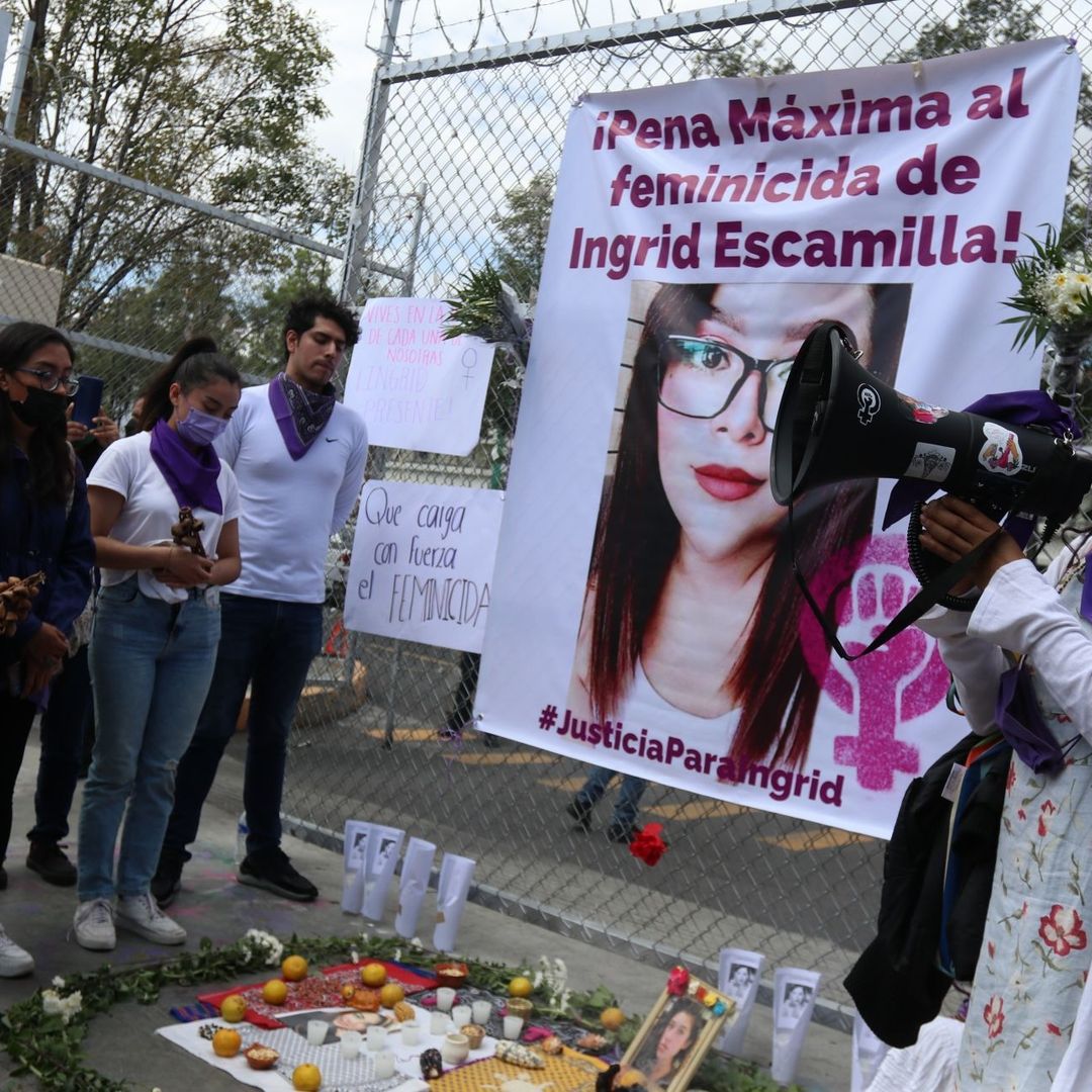 Familiares y amigos de Ingrid Escamilla exigían pena máxima para el feminicida. Fuente: Cuartocsuro, archivo