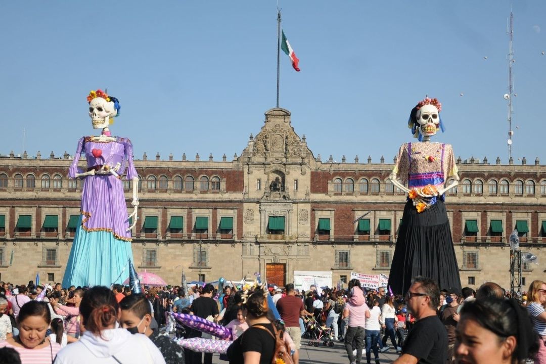 Ofrenda del día de muertos en CDMX recibió a miles de turistas