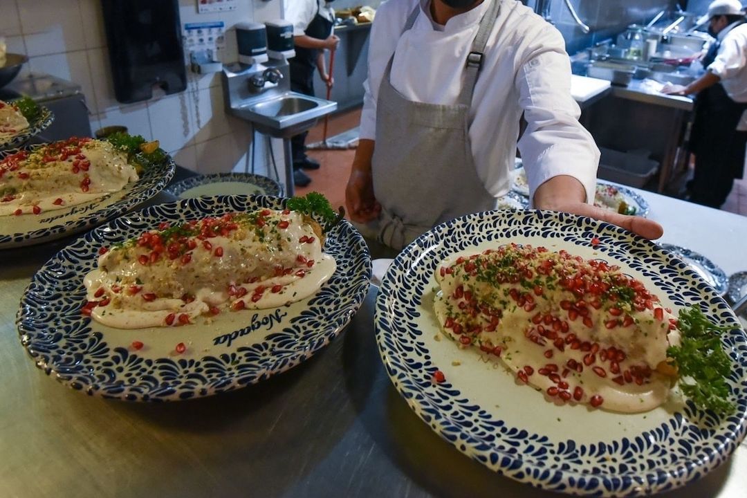 ¿Cómo se prepara la nogada perfecta para los chiles?