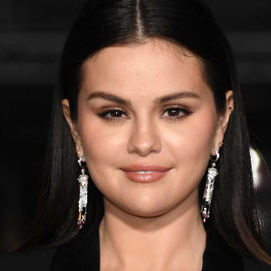 La cantante y actriz Selena Gómez confesó que sufre problemas de salud mental relacionados con su diagnóstico de bipolaridad